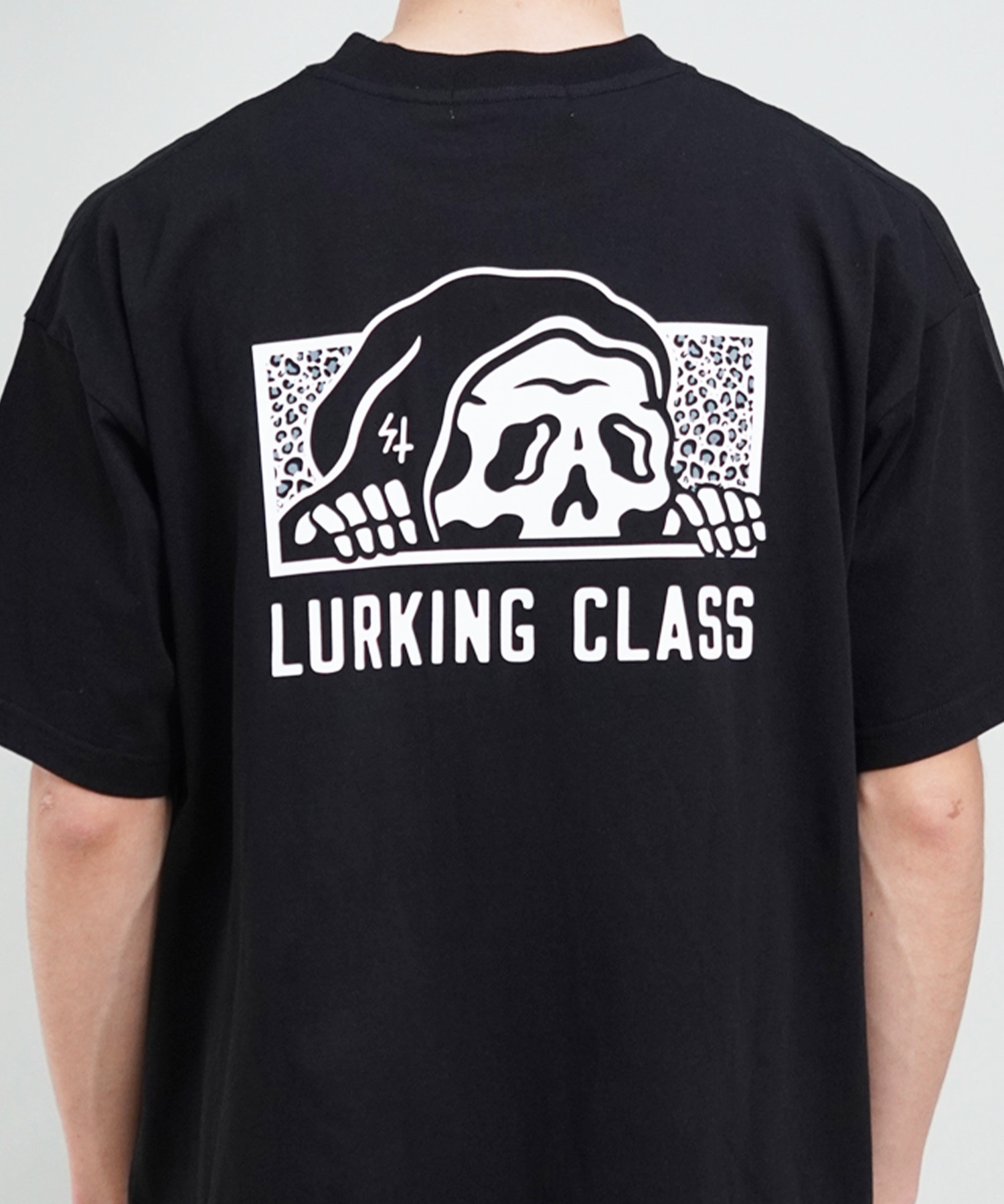 【 ムラサキスポーツ限定】LURKING CLASS ラーキングクラス メンズ 半袖 Tシャツ バックプリント レオパード柄 ST24STM15(WHITE-M)