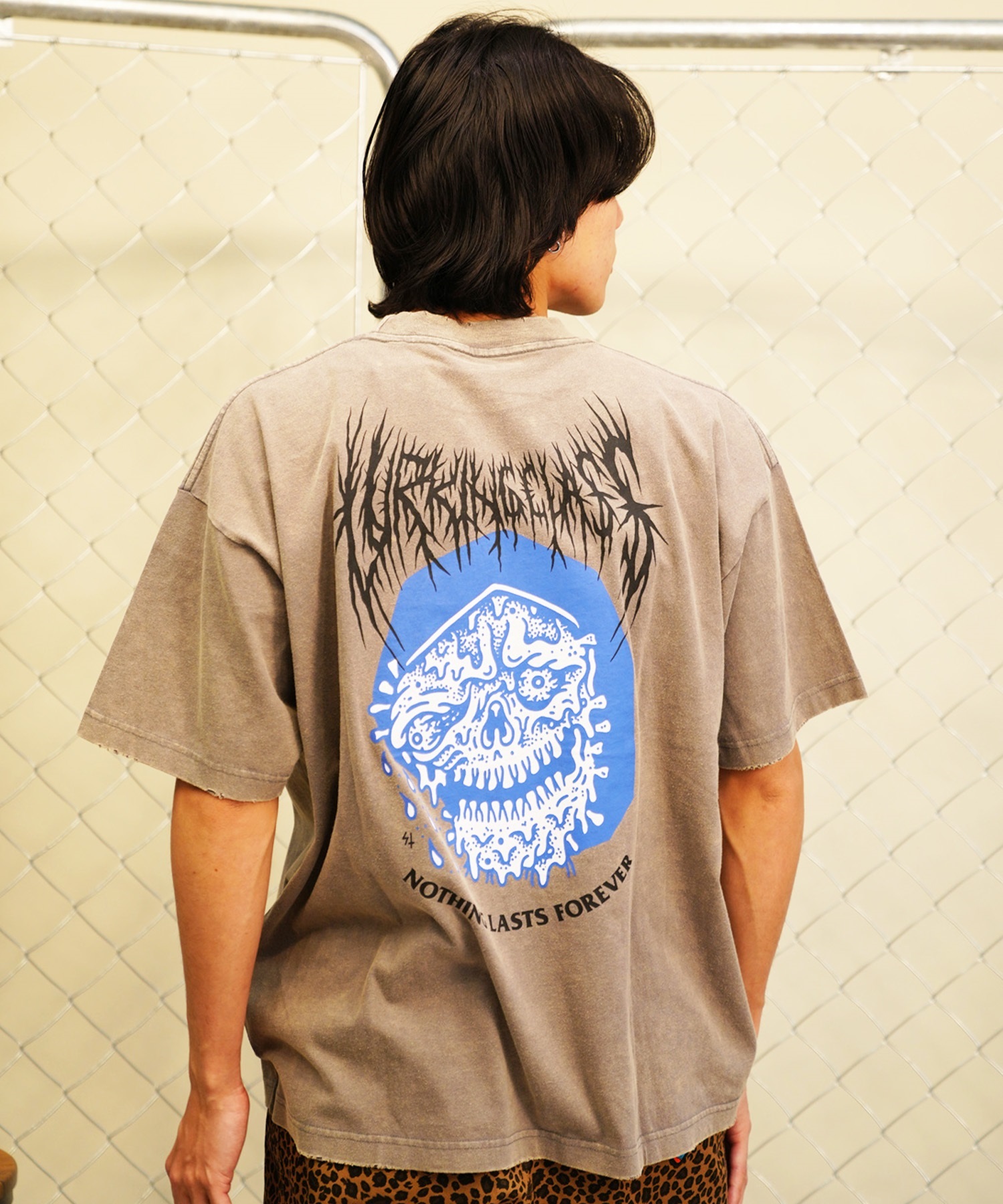 【 ムラサキスポーツ限定】LURKING CLASS ラーキングクラス メンズ 半袖 Tシャツ バックプリント 古着風 ダメージ加工 ST24STM24(DKSV-M)