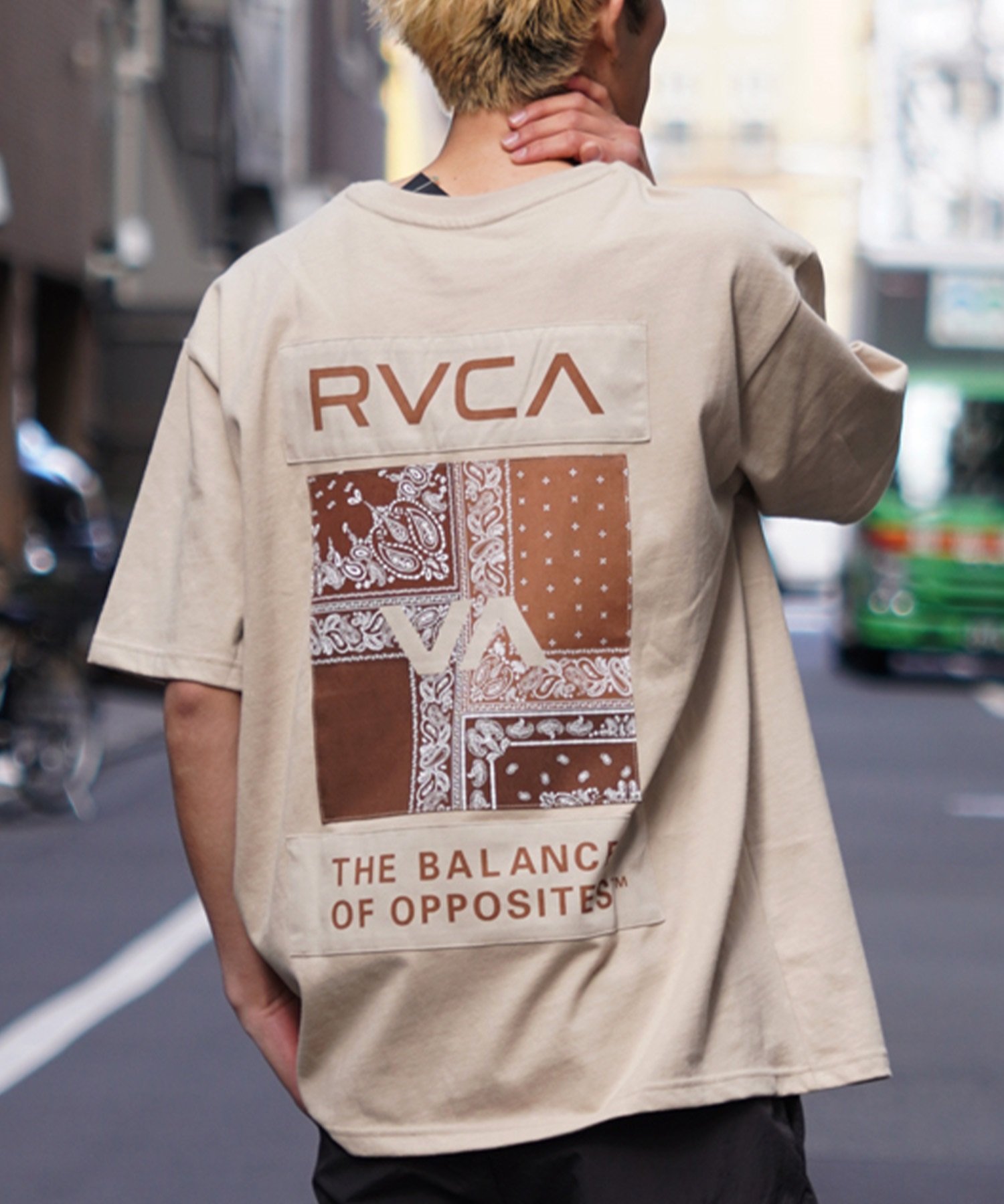 【マトメガイ対象】RVCA ルーカ BANDANA BOX ST メンズ 半袖 Tシャツ バックプリント バンダナ柄 ペイズリー柄 BE041-P21(KHA-S)