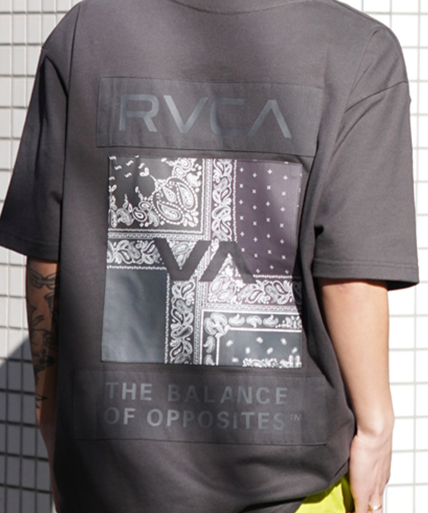 【クーポン対象】RVCA ルーカ BANDANA BOX ST メンズ 半袖 Tシャツ バックプリント バンダナ柄 ペイズリー柄 BE041-P21(PTK-S)