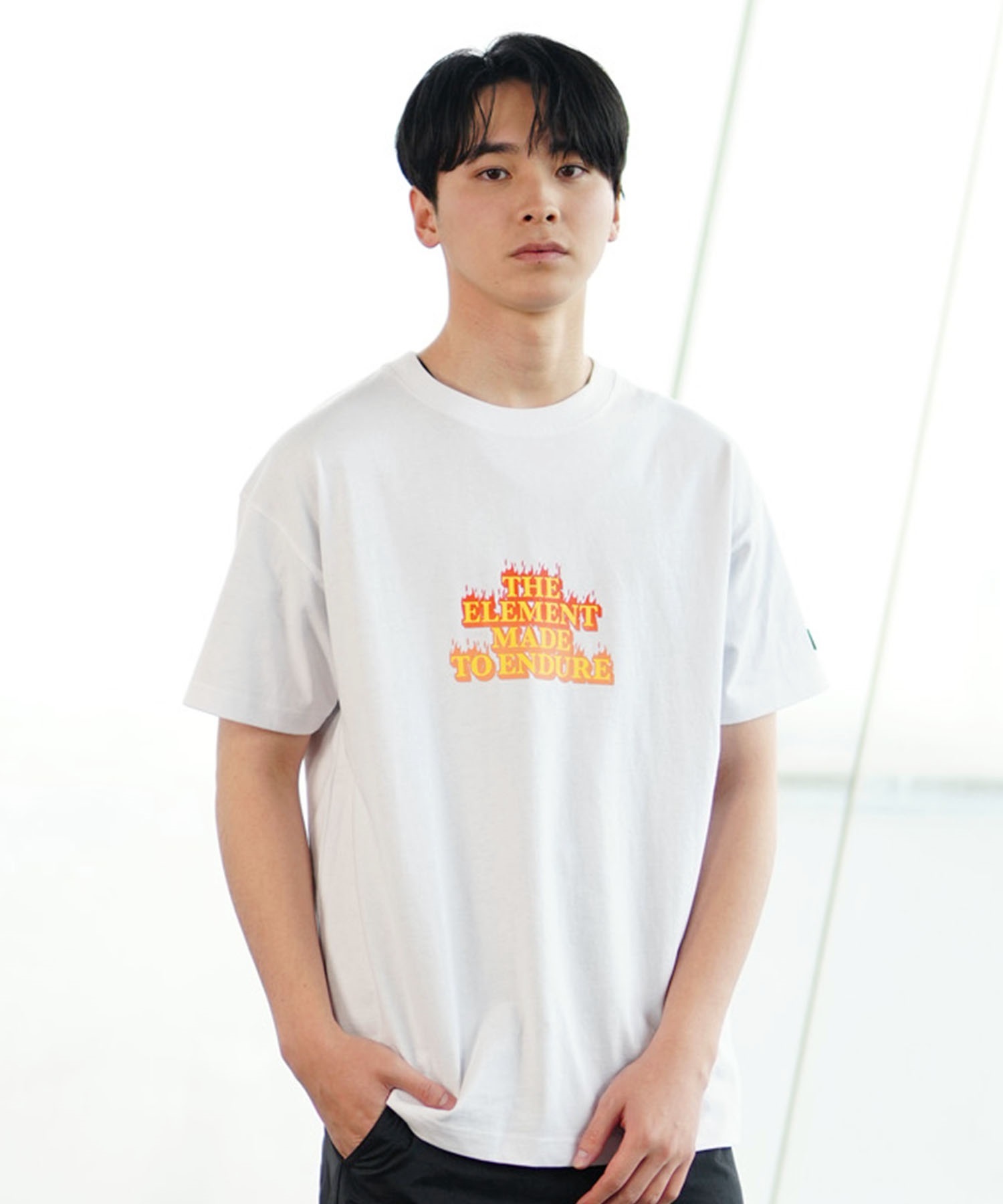 N゜21 半袖Tシャツ プリントロゴ リボンタグ 36 ホワイト 定番 N°21 - N゜21 プリントロゴ 半袖Tシャツ リボンタグ 36 S