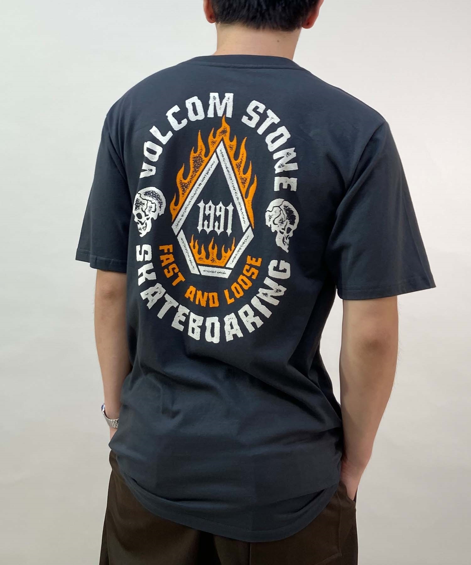 VOLCOM ボルコム SKATE VITALS FAST N LOOSE SHORT SLEEVE TEE VOLCOM ボルコム SKATE VITALS FAST N LOOSE SHORT SLEEVE TEE