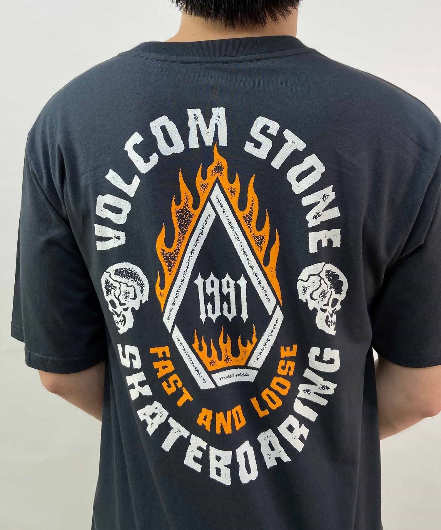 VOLCOM ボルコム SKATE VITALS FAST N LOOSE SHORT SLEEVE TEE VOLCOM ボルコム SKATE VITALS FAST N LOOSE SHORT SLEEVE TEE