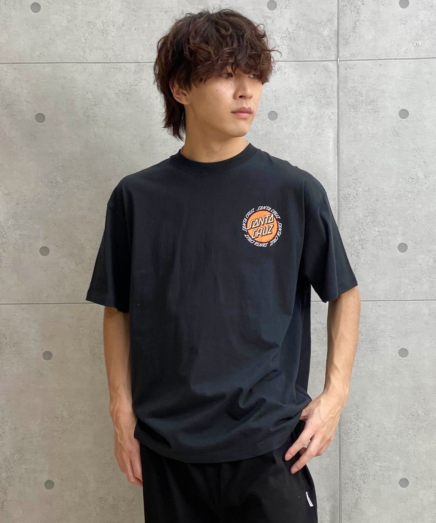 【マトメガイ対象】SANTACRUZ サンタクルーズ メンズ 半袖 Tシャツ バックプリント ロゴ 502241411 ムラサキスポーツ限定(OFFBK-M)