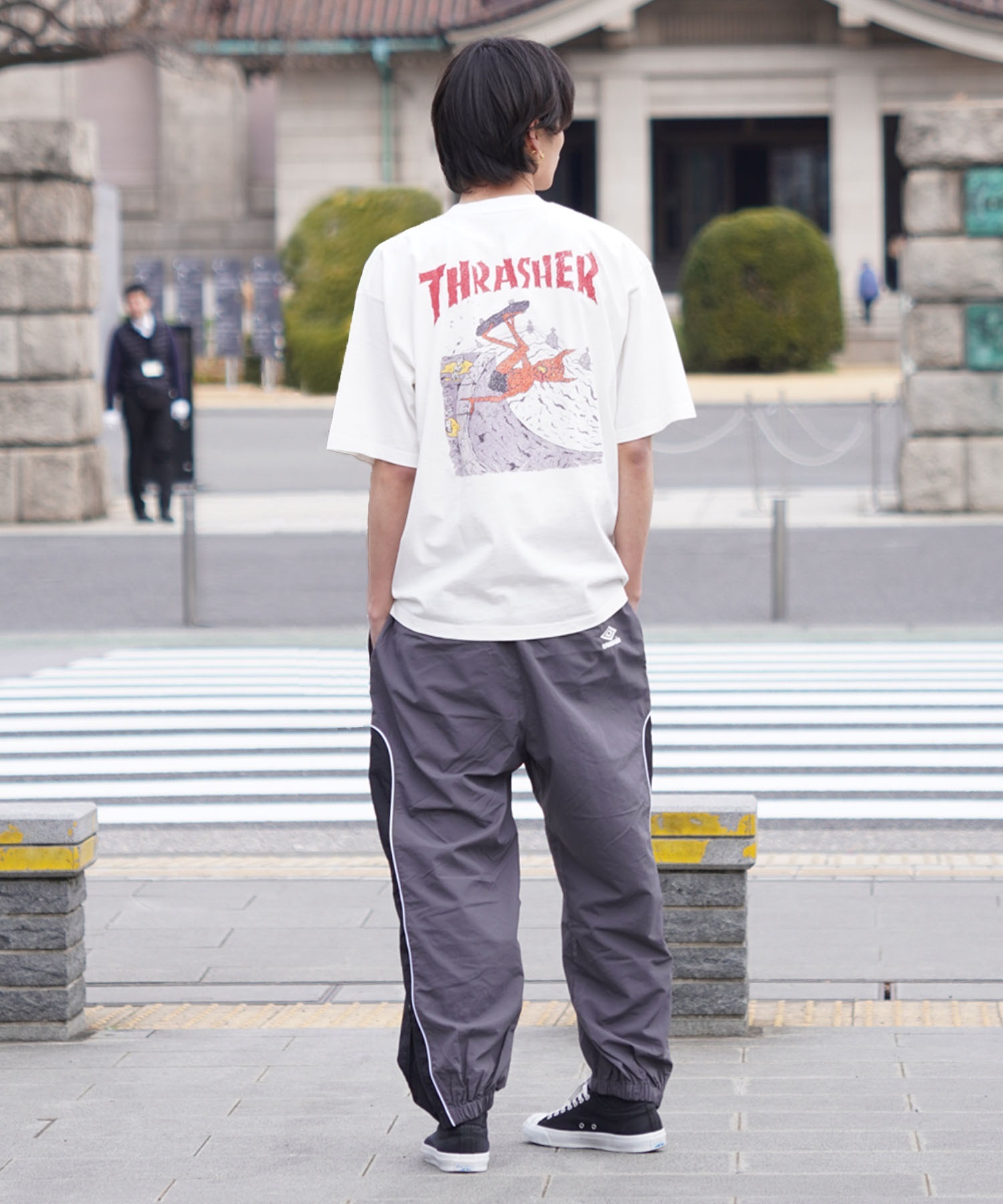 【マトメガイ対象】THRASHER スラッシャー メンズ 半袖 Tシャツ NECKFACE（ネックフェイス） THM-24SPSST02 ムラサキスポーツ別注(IVO-M)