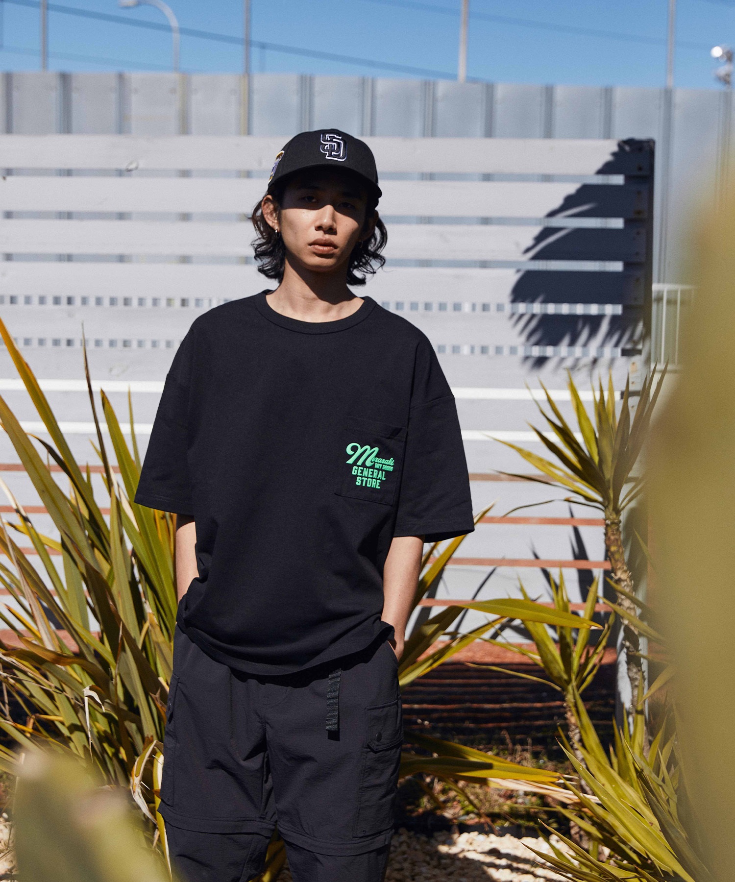 DEAR LAUREL ディアローレル メンズ 半袖 Tシャツ "Murasaki Dry Goods General Store" バックプリント 吸水速乾 D24S2101(WHT-M)