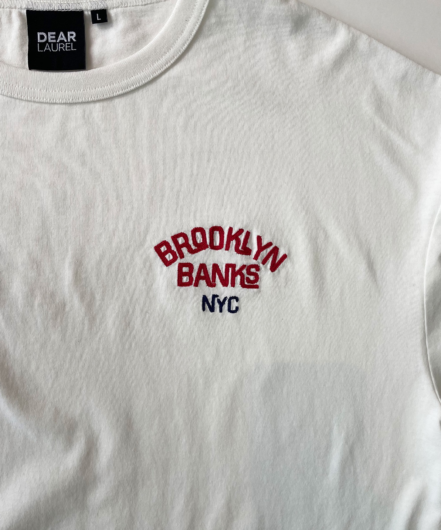 DEAR LAUREL ディアローレル メンズ 半袖 Tシャツ "Brooklyn Banks embroidery" ワンポイント 吸水速乾 D24S2103(WHT-M)