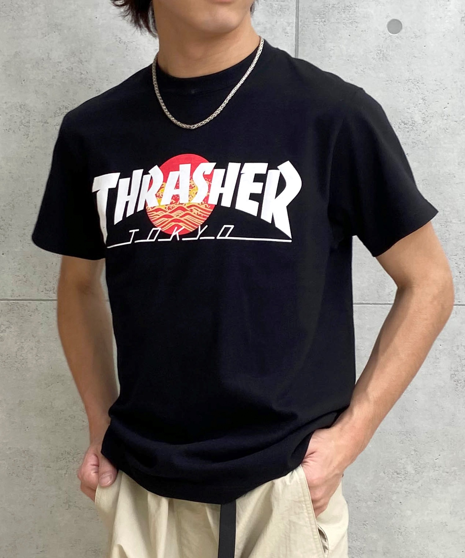 【マトメガイ対象】THRASHER スラッシャー TOKYOロゴ 和柄 青海波 さくら アレンジ TH91426-TOKYO メンズ 半袖 Tシャツ ムラサキスポーツ限定(BK/WT-M)