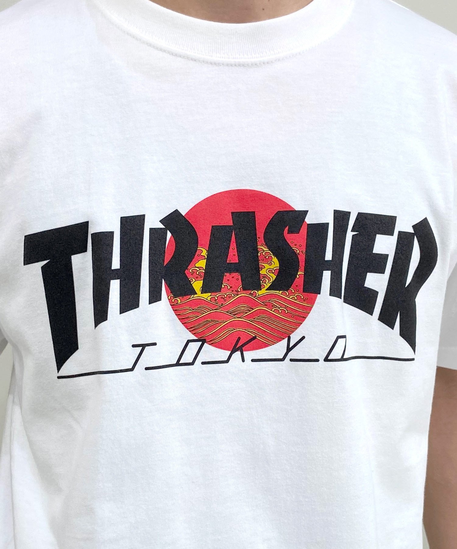 【マトメガイ対象】THRASHER スラッシャー TOKYOロゴ 和柄 青海波 さくら アレンジ TH91426-TOKYO メンズ 半袖 Tシャツ ムラサキスポーツ限定(BK/WT-M)