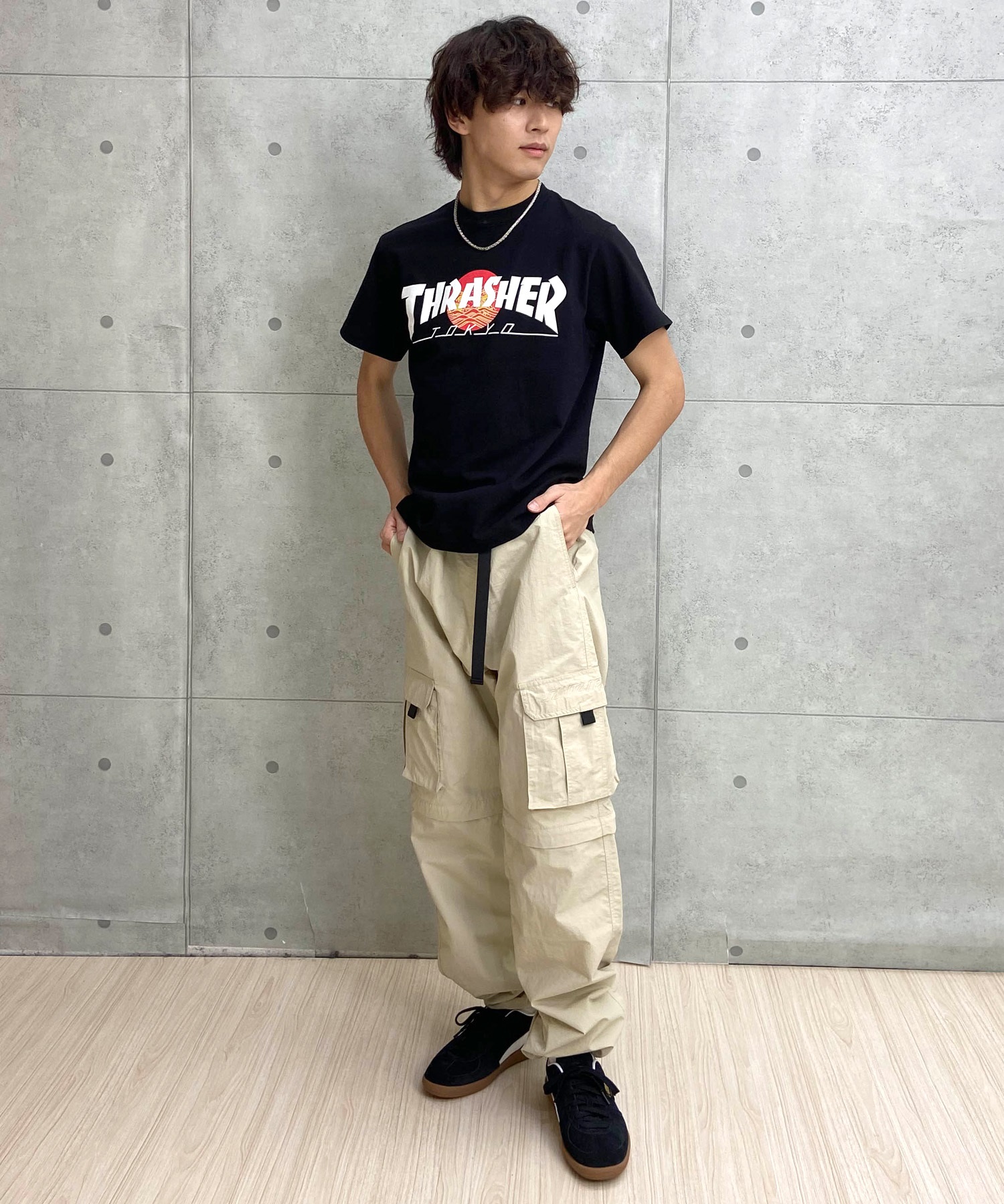 THRASHER スラッシャー TOKYOロゴ 和柄 青海波 さくら アレンジ TH91426-TOKYO メンズ 半袖 Tシャツ ムラサキスポーツ限定(WT/BK-M)