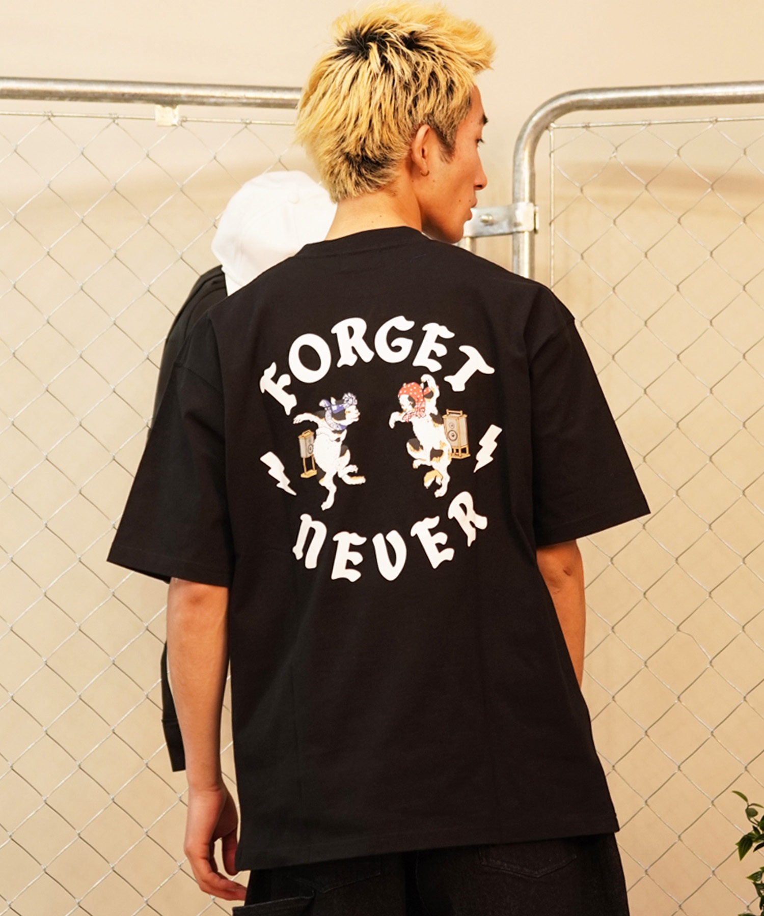 FORGET NEVER フォーゲットネバー メンズ 半袖Ｔシャツ バックプリント オーバーサイズ 242OO1ST203FN ムラサキスポーツ限定(BLK-M)