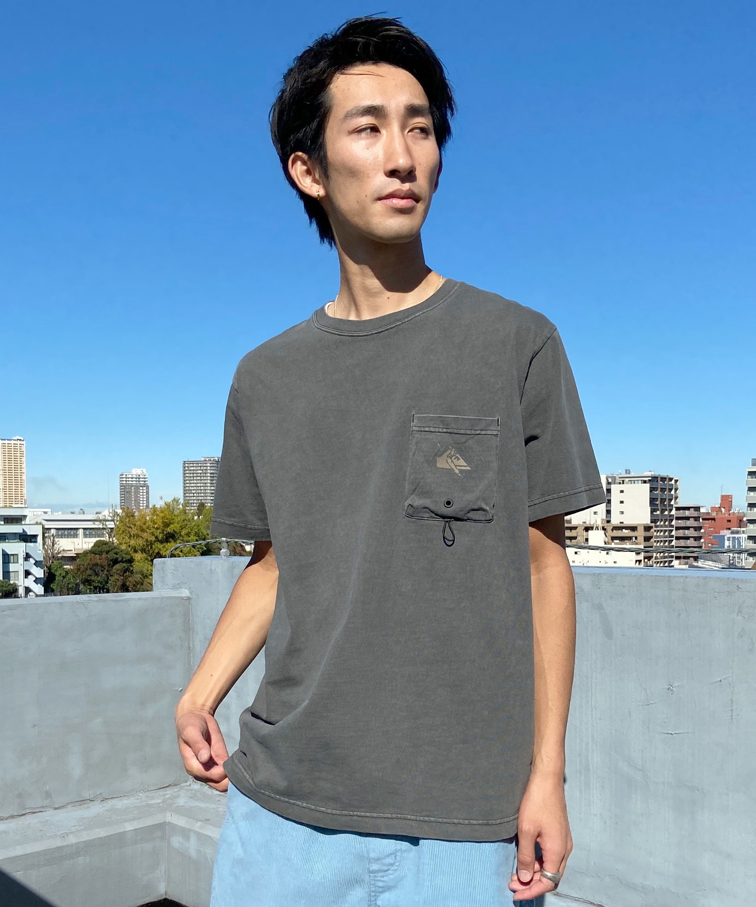 【クーポン対象】QUIKSILVER クイックシルバー メンズ ポケットTシャツ 半袖 ポケT バックプリント クルーネック レギュラーフィット ピグメント加工 QST242006(BLU-M)