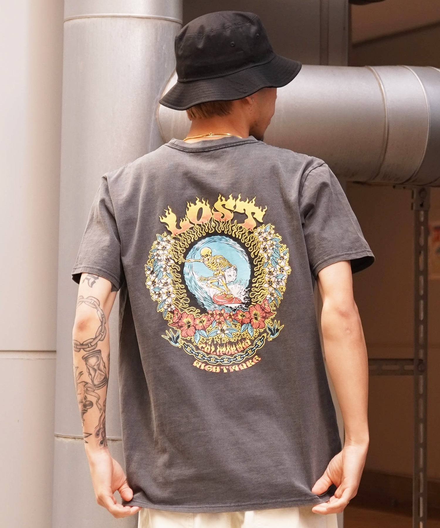 【ムラサキスポーツ限定】 LOST ロスト メンズ Tシャツ 半袖 バックプリント NIGHT MARE L24SS-E(CHA-M)