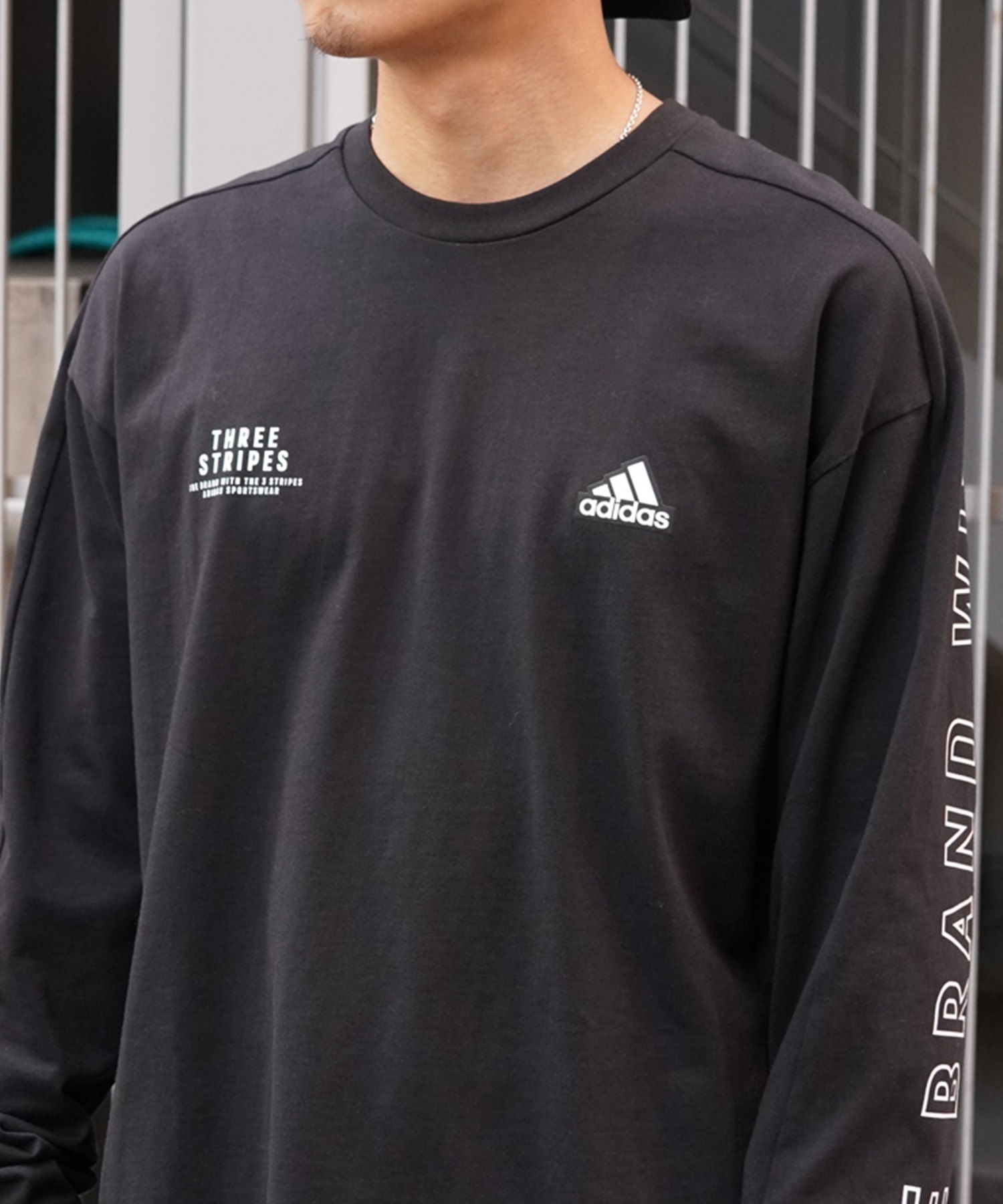 adidas アディダス メンズ レディース 長袖 Tシャツ ロンＴ スリーブプリント クルーネック オーバーサイズ JSY26(BK/WT-M)