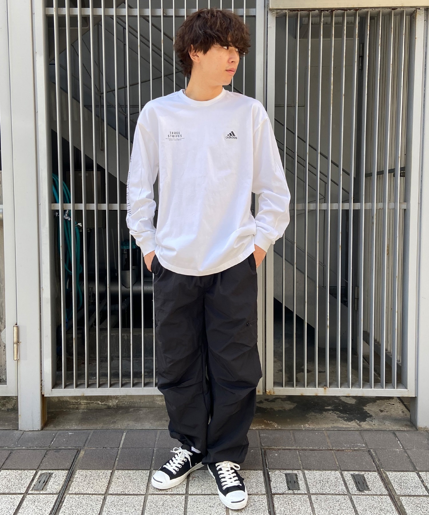 adidas アディダス メンズ レディース 長袖 Tシャツ ロンＴ スリーブプリント クルーネック オーバーサイズ JSY26(WT/BK-M)