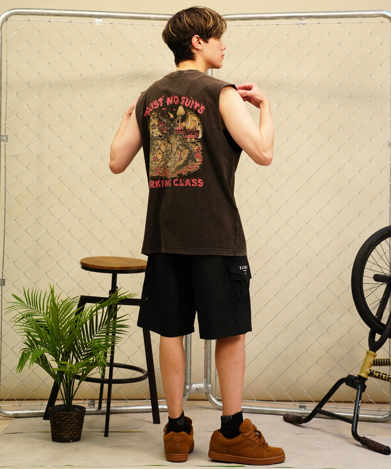 【 ムラサキスポーツ限定】 LURKING CLASS ラーキングクラス メンズ タンクトップ ノースリーブTシャツ バックプリント 古着風 ダメージ加工 ST24STM20(BKACD-M)