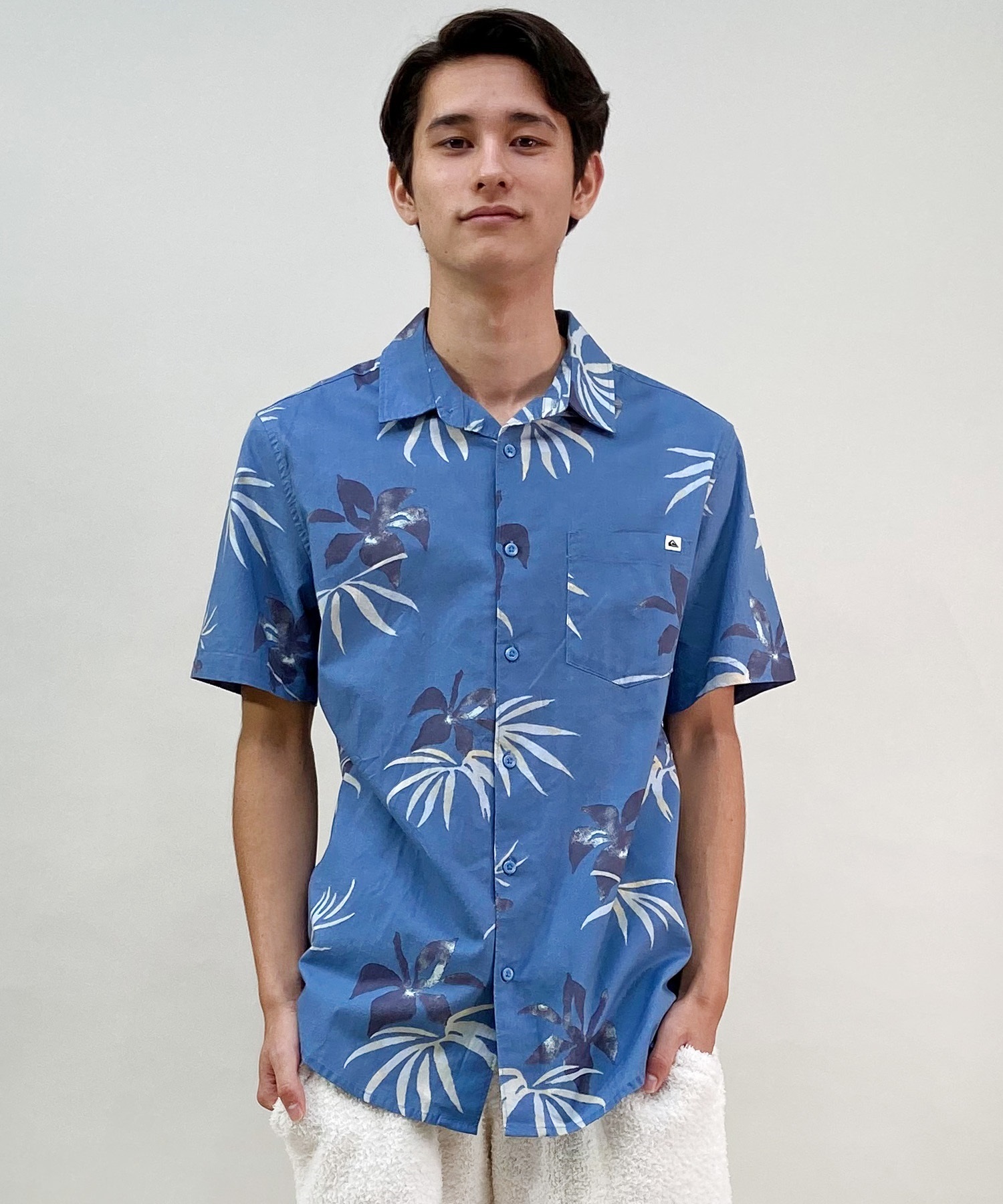 【クーポン対象】QUIKSILVER クイックシルバー メンズ 半袖 シャツ アロハシャツ 総柄 胸ポケット AQYWT03312(BKQ6-M)