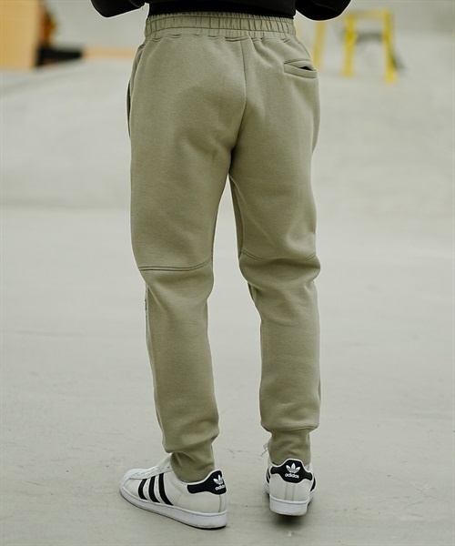 【ムラサキスポーツ限定】  NEW ERA/ニューエラ PA TECH SWEAT PANTS スウェット パンツ セットアップ対応 13944296(OLV-M)