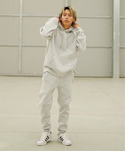 【ムラサキスポーツ限定】  NEW ERA/ニューエラ TECHSWEAT PANTS WORDM スウェット パンツ 撥水 セットアップ対応 14107840(GRY-M)