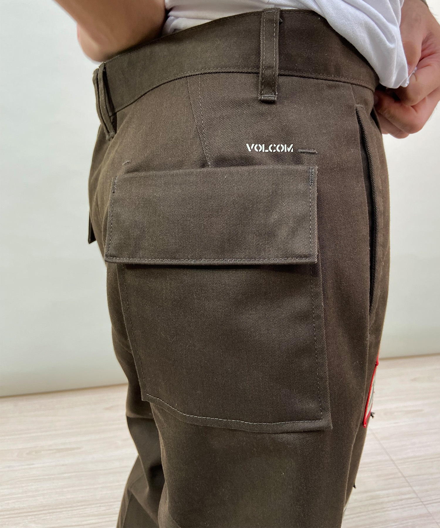 VOLCOM ボルコム メンズ チノパンツ ロングパンツ ロンパン ルーズフィット 軽撥水 A1112412(DBR-28.0inch)