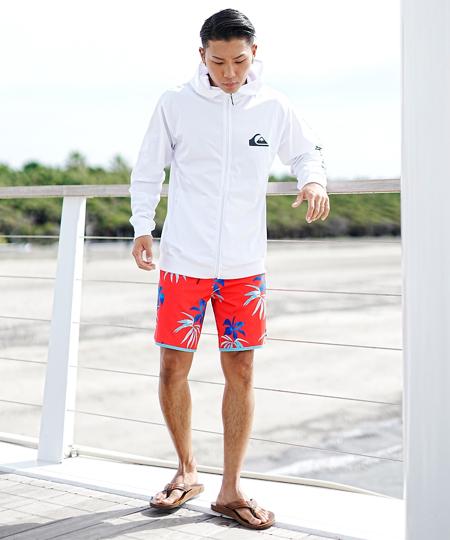 【マトメガイ対象】QUIKSILVER クイックシルバー メンズ ラッシュガード ジップアップ パーカー 長袖 水着 UVカット FRONT OMNI ZIP HOODIE QLY241032(WHT-M)