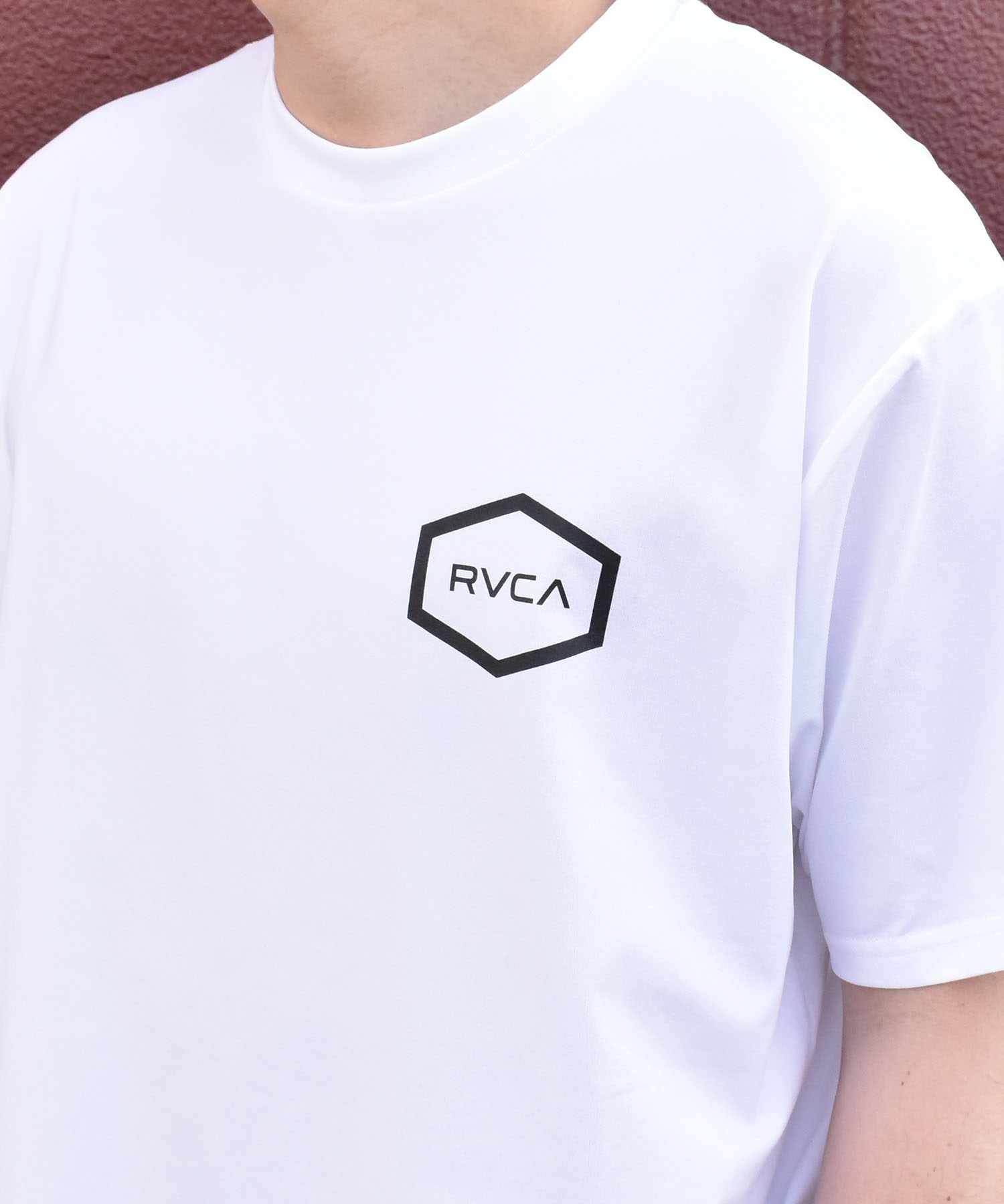 【ムラサキスポーツ限定】  RVCA ルーカ HEX SURF SS メンズ ラッシュガード 半袖 Tシャツ 水陸両用 ユーティリティ BE041-P81(BLK-S)