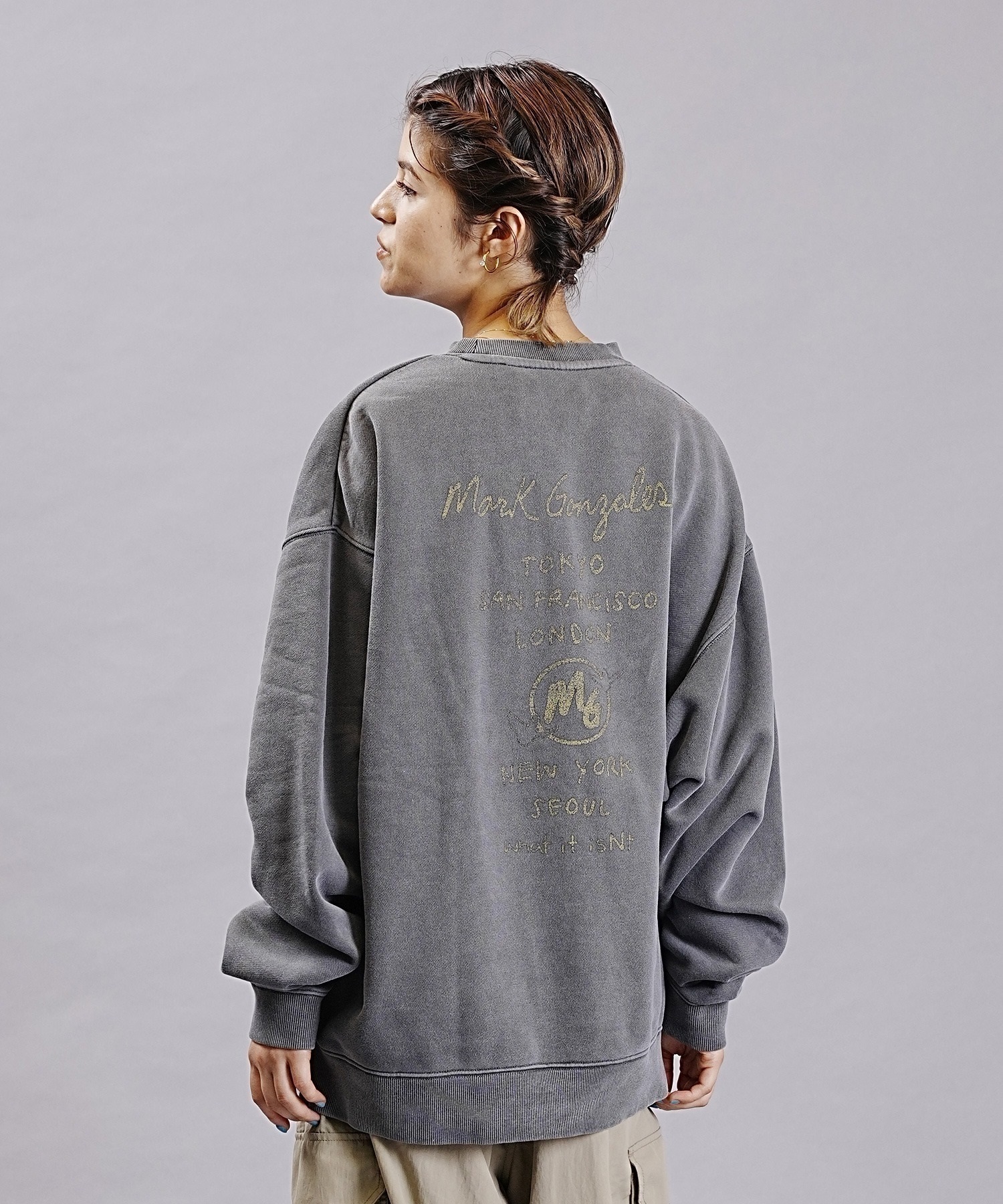 What it isNt ART BY MARKGONZALES/ワット イット イズント マークゴンザレス レディース スウェット DESI 2H7-63579(BLK-FREE)