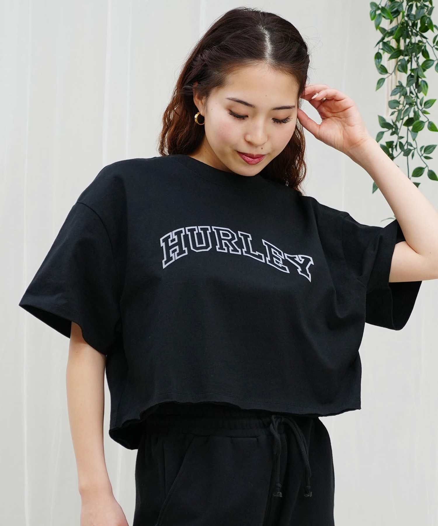 Hurley ハーレー レディース Tシャツ 半袖 ショート丈 クロップ丈 アーチロゴ プリント ヘビーウェイト WSS2421021(BLKT-M)