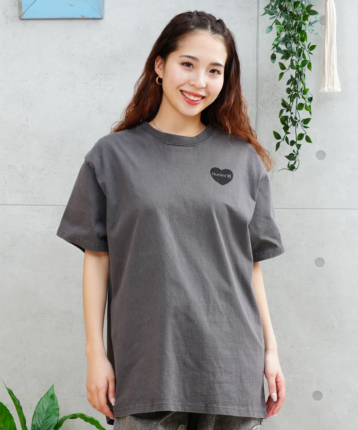 Hurley ハーレー レディース Tシャツ 半袖 バックプリント 星条旗 ハート ウォッシュ加工 ピグメント加工 WSS2421024(CGY-FREE)