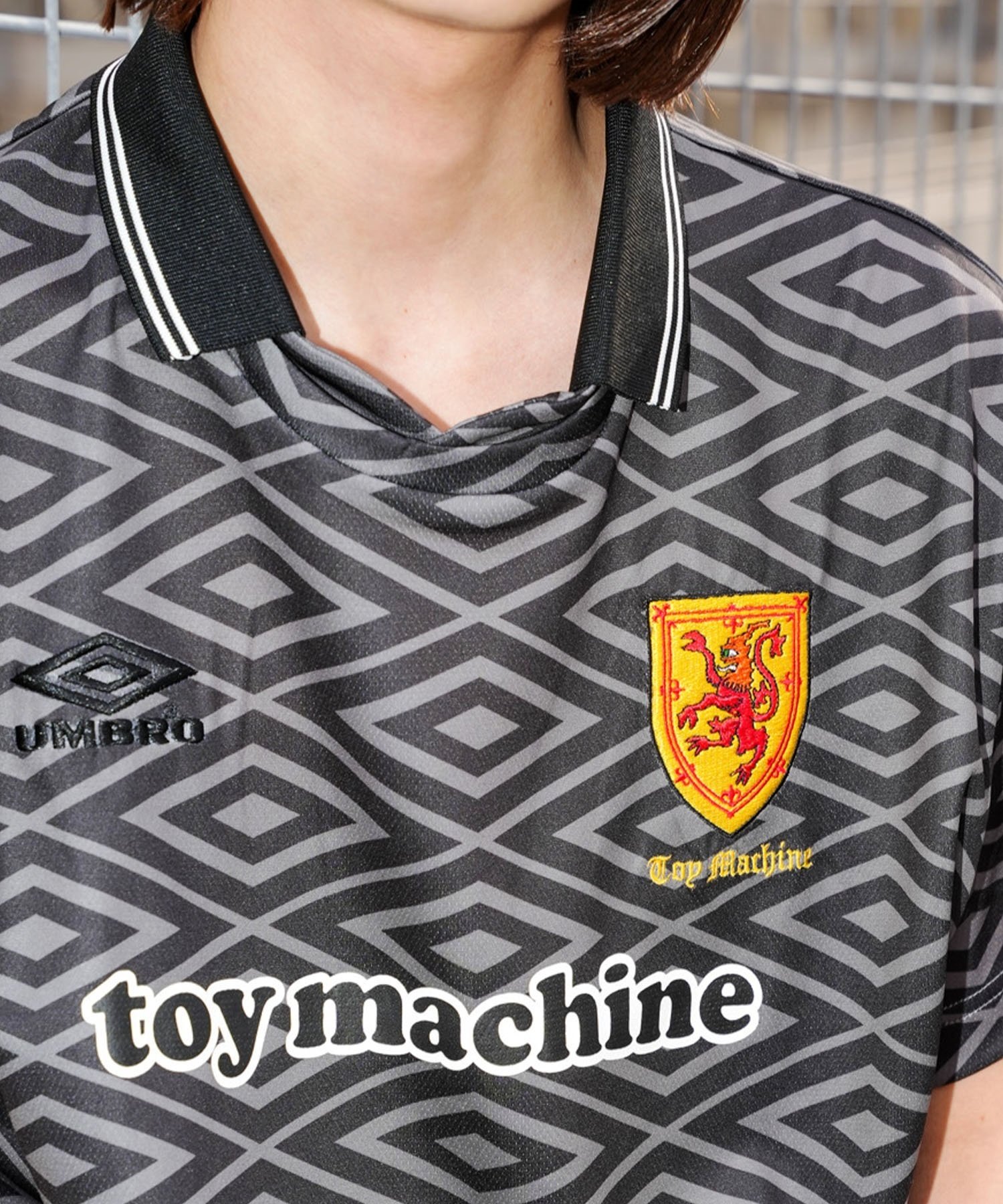 【ムラサキスポーツ限定】UMBRO アンブロ × TOY MACHINE トイマシーン コラボ メンズ ゲームシャツ ポロシャツ 80571300(89CH-M)