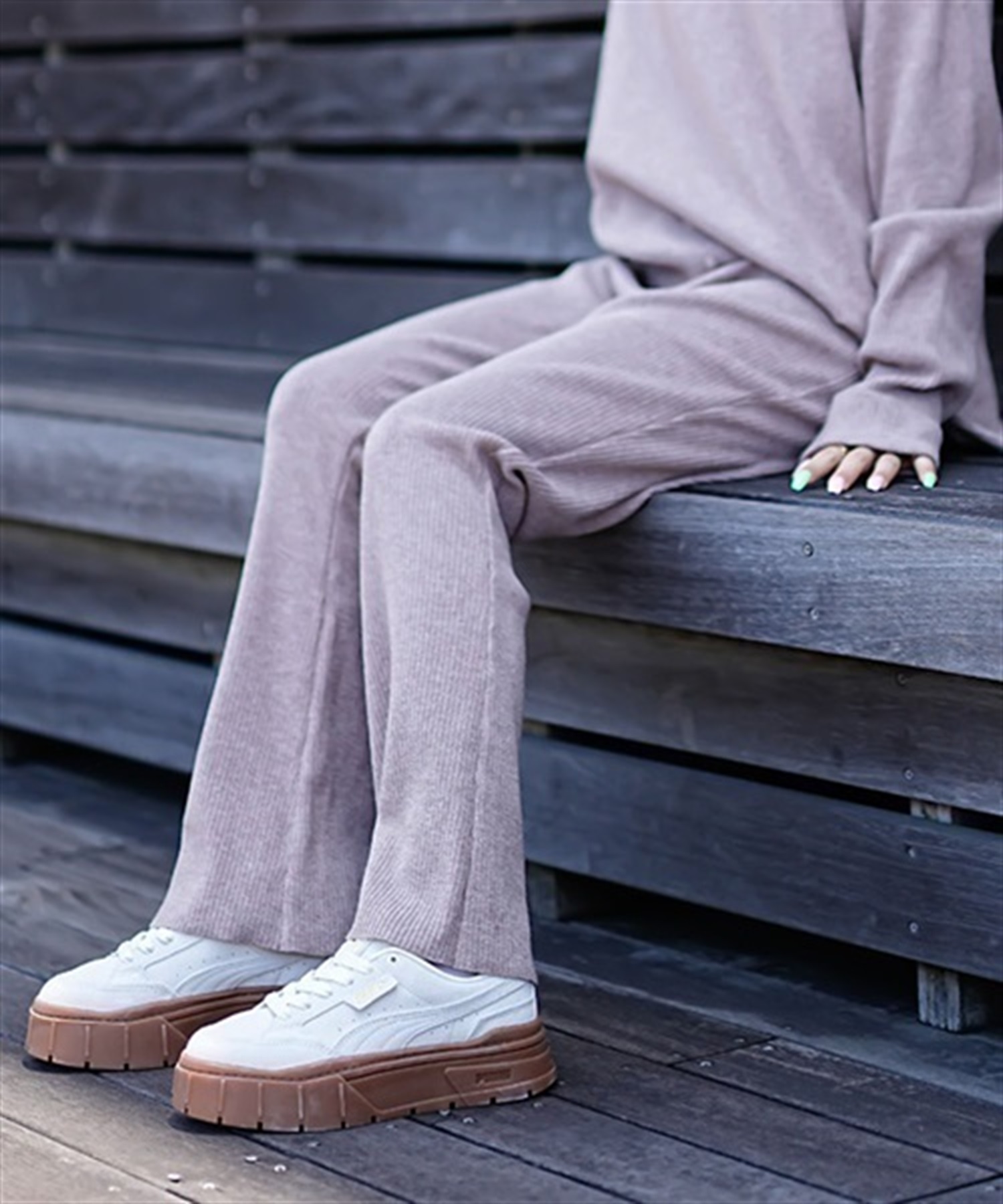 m　ARITZIA フレアパンツ Hi-rise Wide-leg Pant | Aritzia US