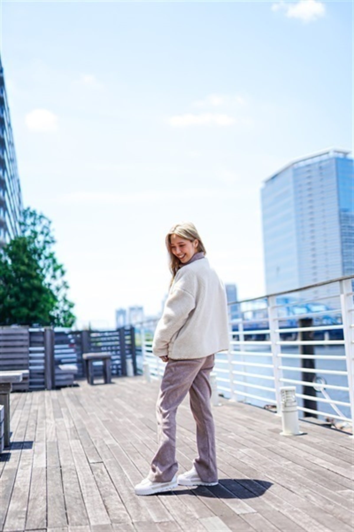 ホワイトフレア シュリンク付き BILLABONG/ビラボン リブニット フレアパンツ イージーフレア