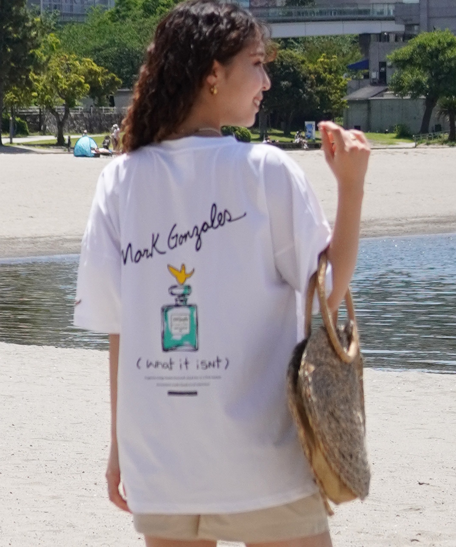 What it isNt ART BY MARKGONZALES ワット イット イズント