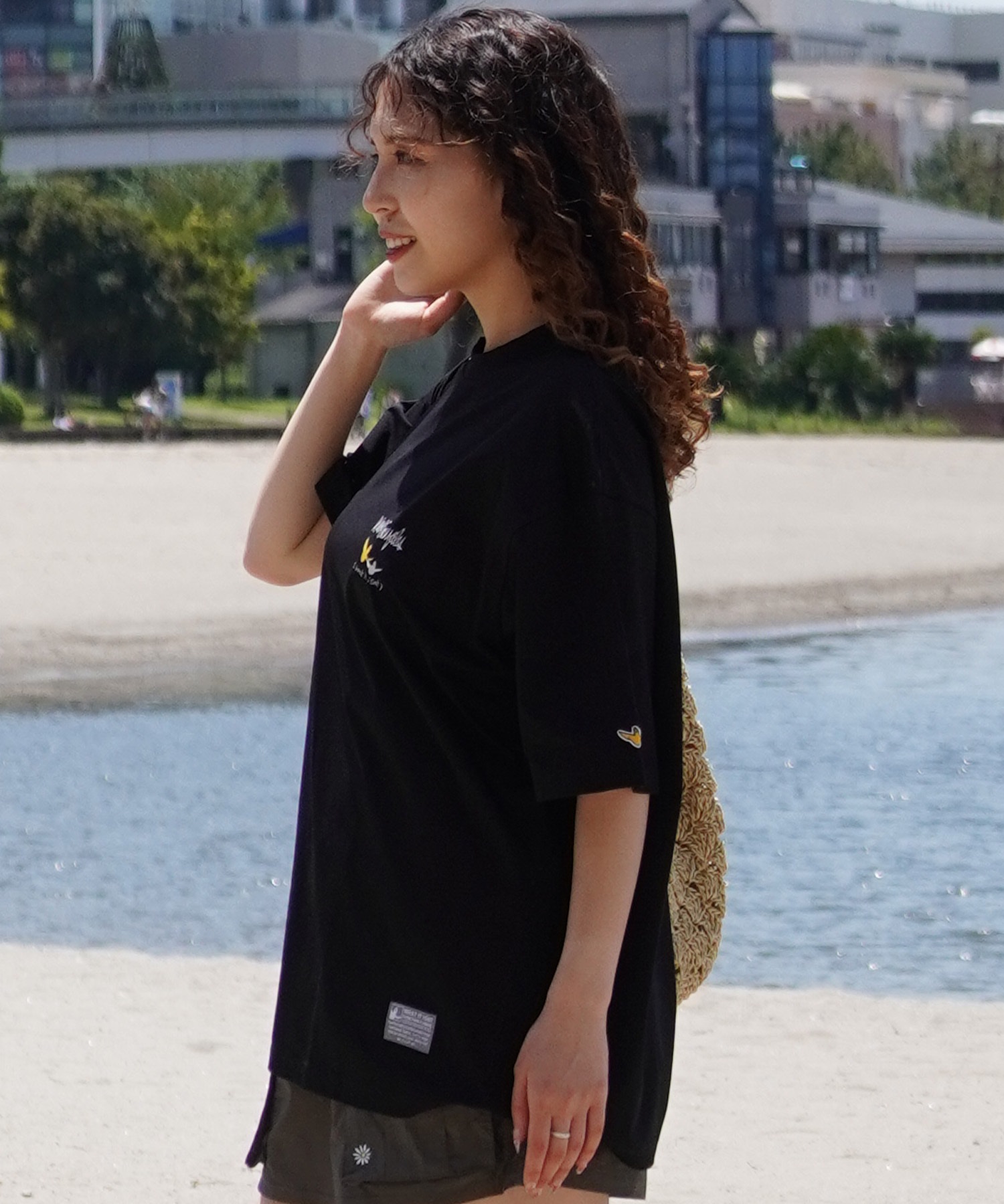 What it isNt ART BY MARKGONZALES ワット イット イズント