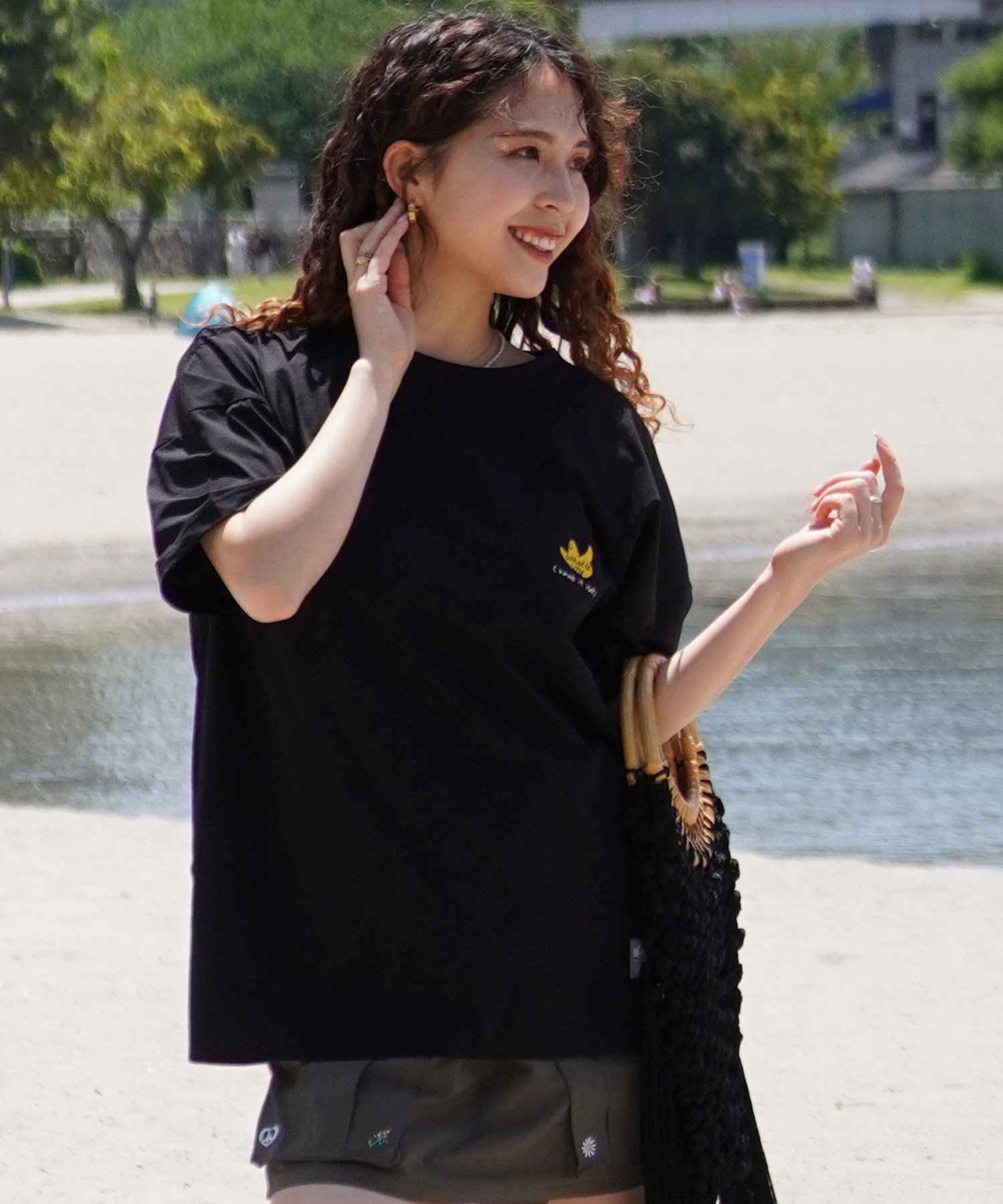 What it isNt ART BY MARKGONZALES ワット イット イズント What it isNt ART BY MARKGONZALES ワット イット イズント