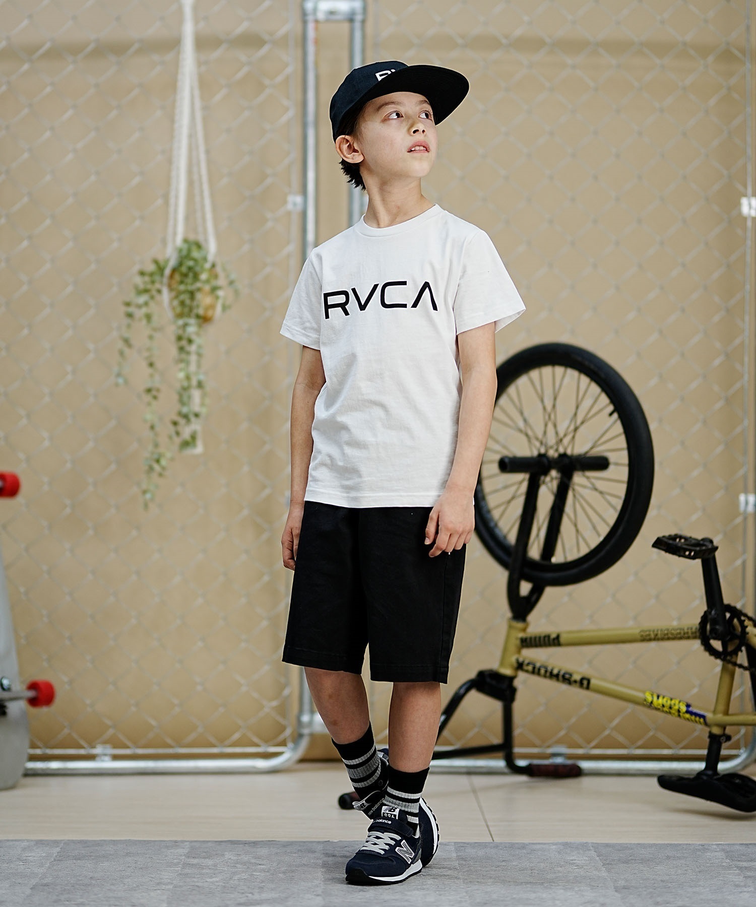 【クーポン対象】RVCA ルーカ キッズ 半袖Tシャツ 定番ロゴデザイン 親子コーデ BE045-226(WHT-130cm)