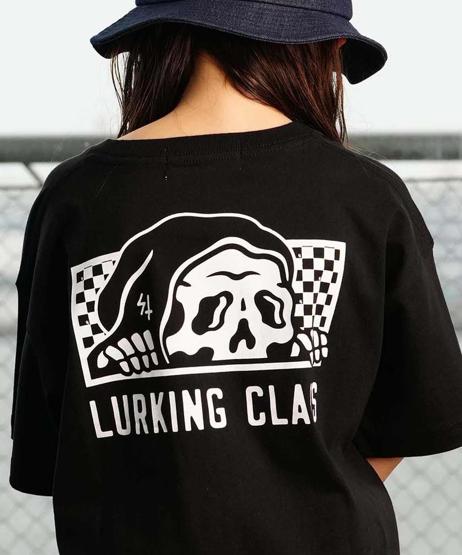 【ムラサキスポーツ限定】 LURKING CLASS ラーキングクラス PATTERN LOGO CHECKER TEE キッズ 半袖 Tシャツ ST24STM04K(BLACK-130cm)