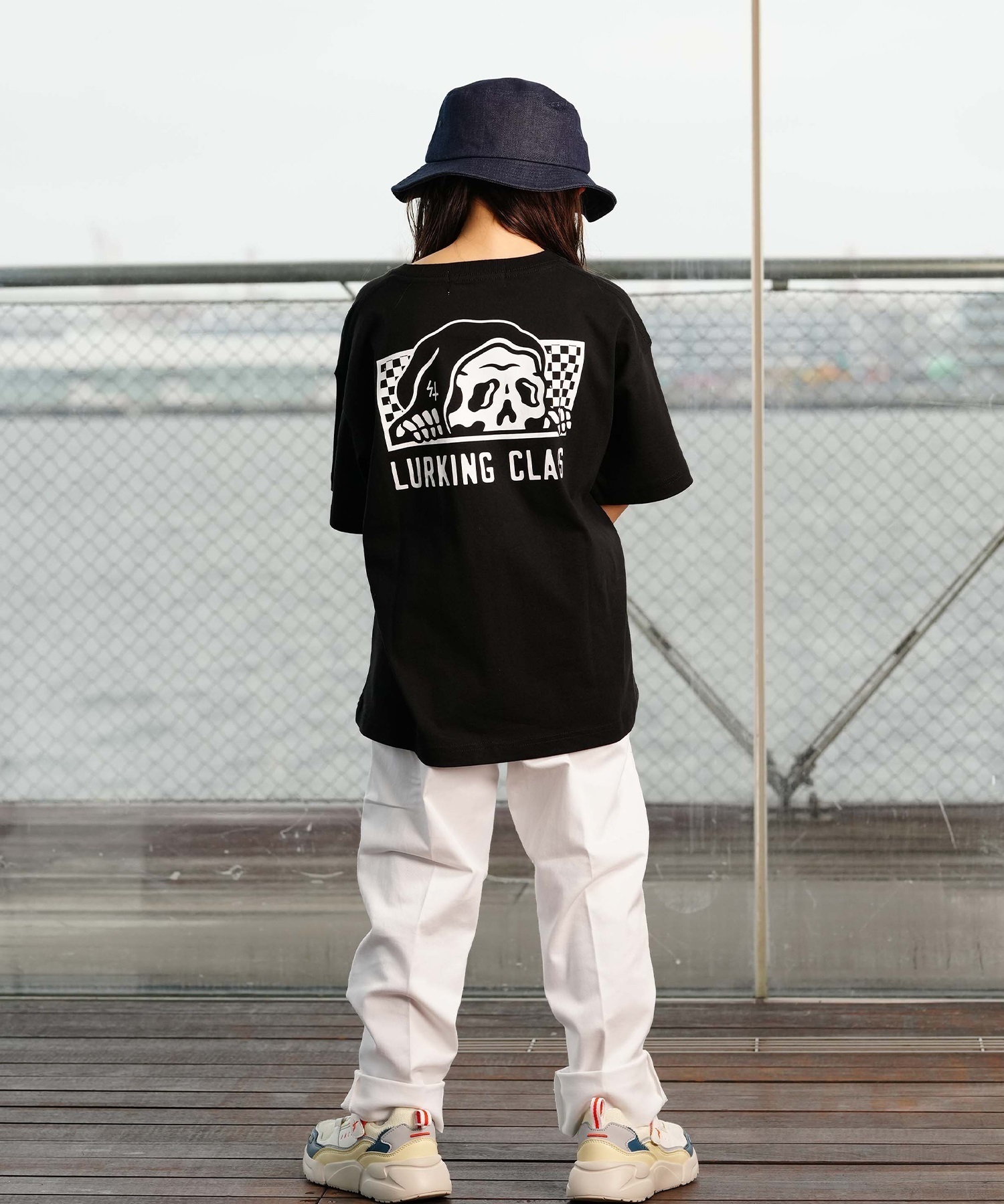 【ムラサキスポーツ限定】 LURKING CLASS ラーキングクラス PATTERN LOGO CHECKER TEE キッズ 半袖 Tシャツ ST24STM04K(WHITE-130cm)
