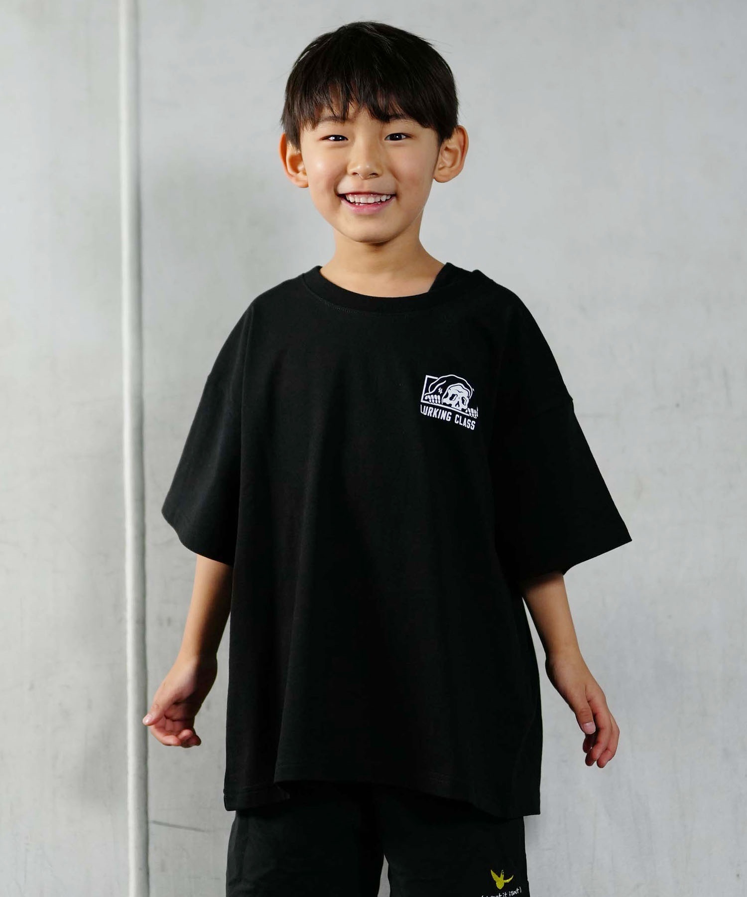 【ムラサキスポーツ限定】 LURKING CLASS ラーキングクラス BASIC LOGO TEE キッズ 半袖 Tシャツ ST24STM01K(WHITE-130cm)