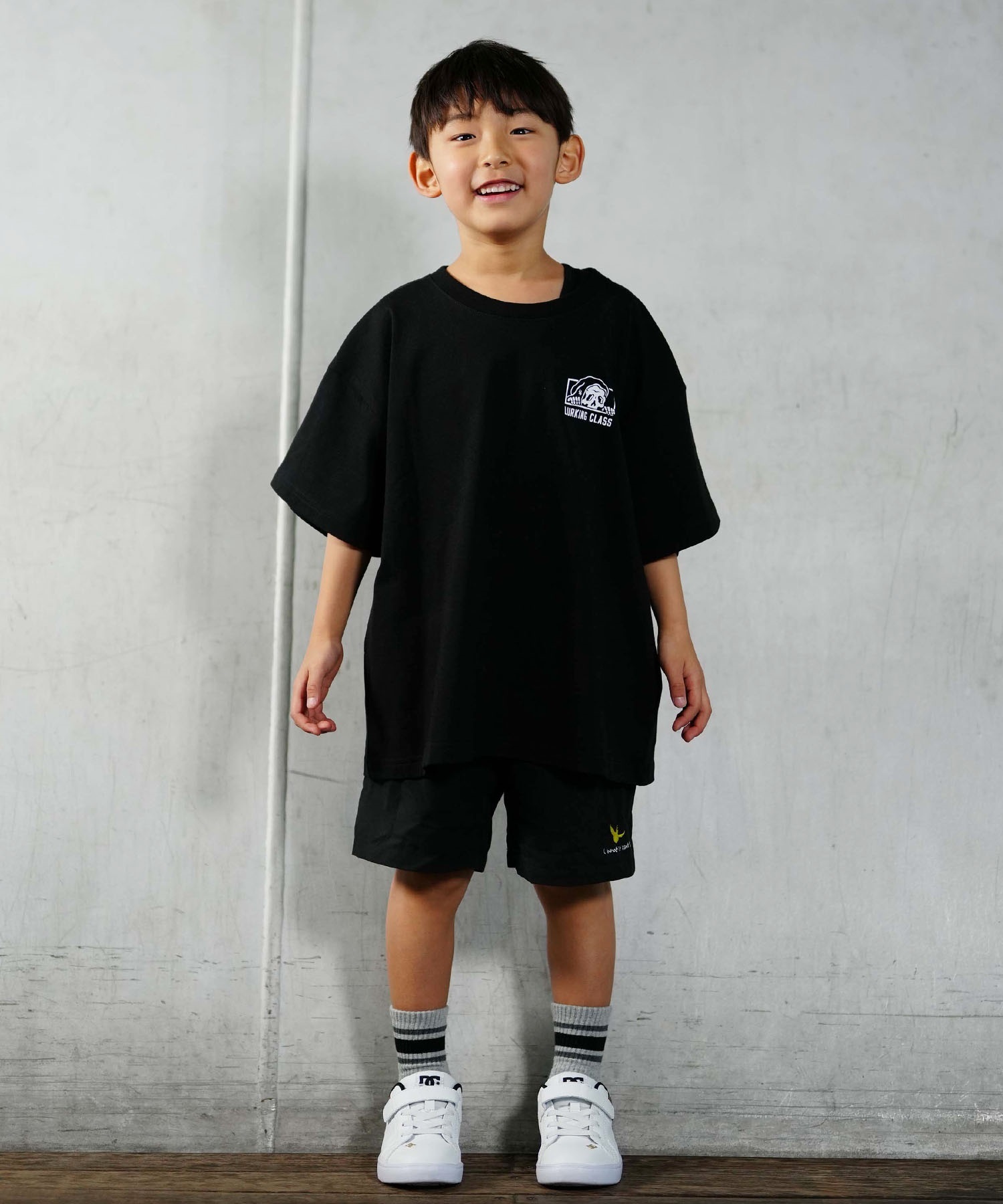 【ムラサキスポーツ限定】 LURKING CLASS ラーキングクラス BASIC LOGO TEE キッズ 半袖 Tシャツ ST24STM01K(ORG-130cm)