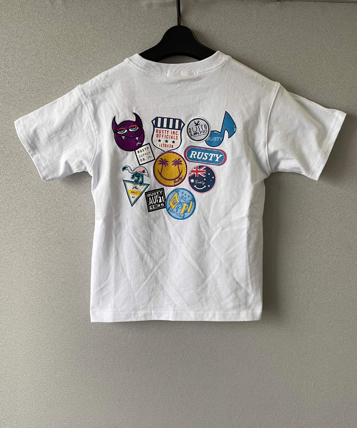 RUSTY ラスティー キッズ Tシャツ 半袖 バックプリント ワッペン刺繍