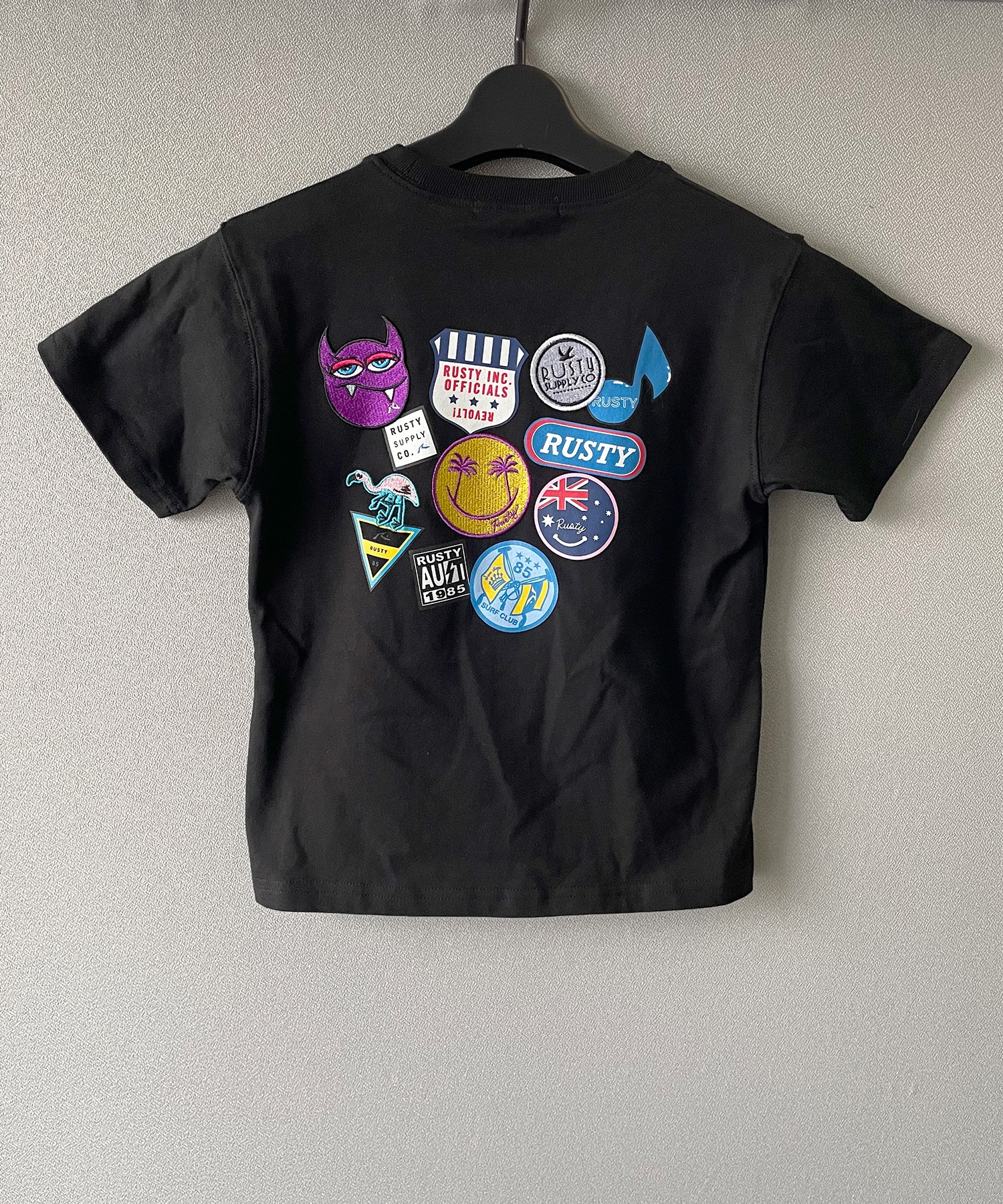 RUSTY ラスティー キッズ Tシャツ 半袖 バックプリント ワッペン刺繍