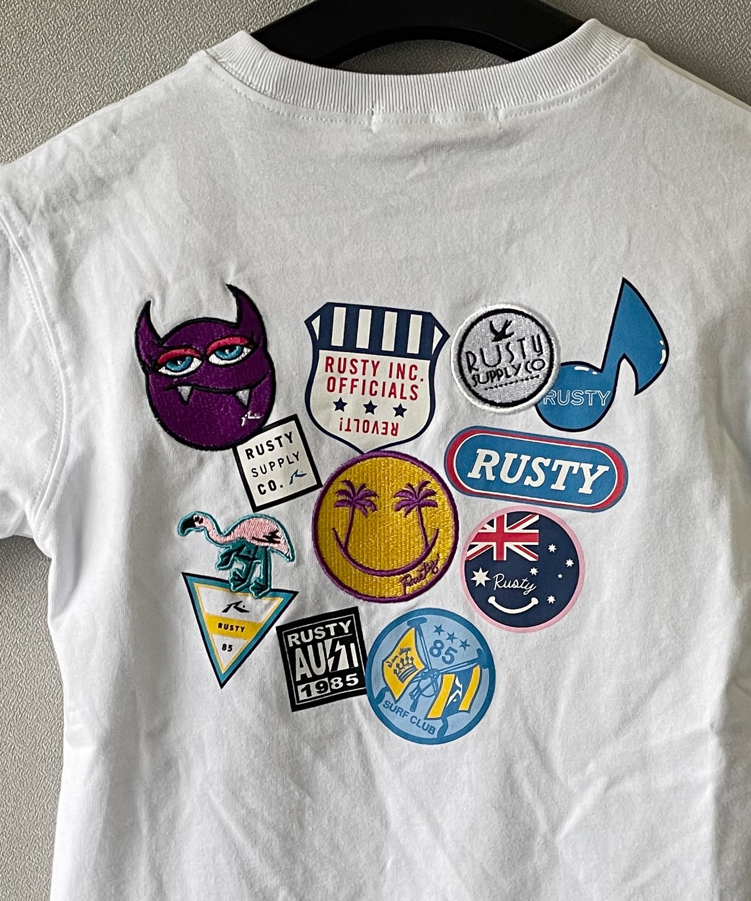 RUSTY ラスティー キッズ Tシャツ 半袖 バックプリント ワッペン刺繍