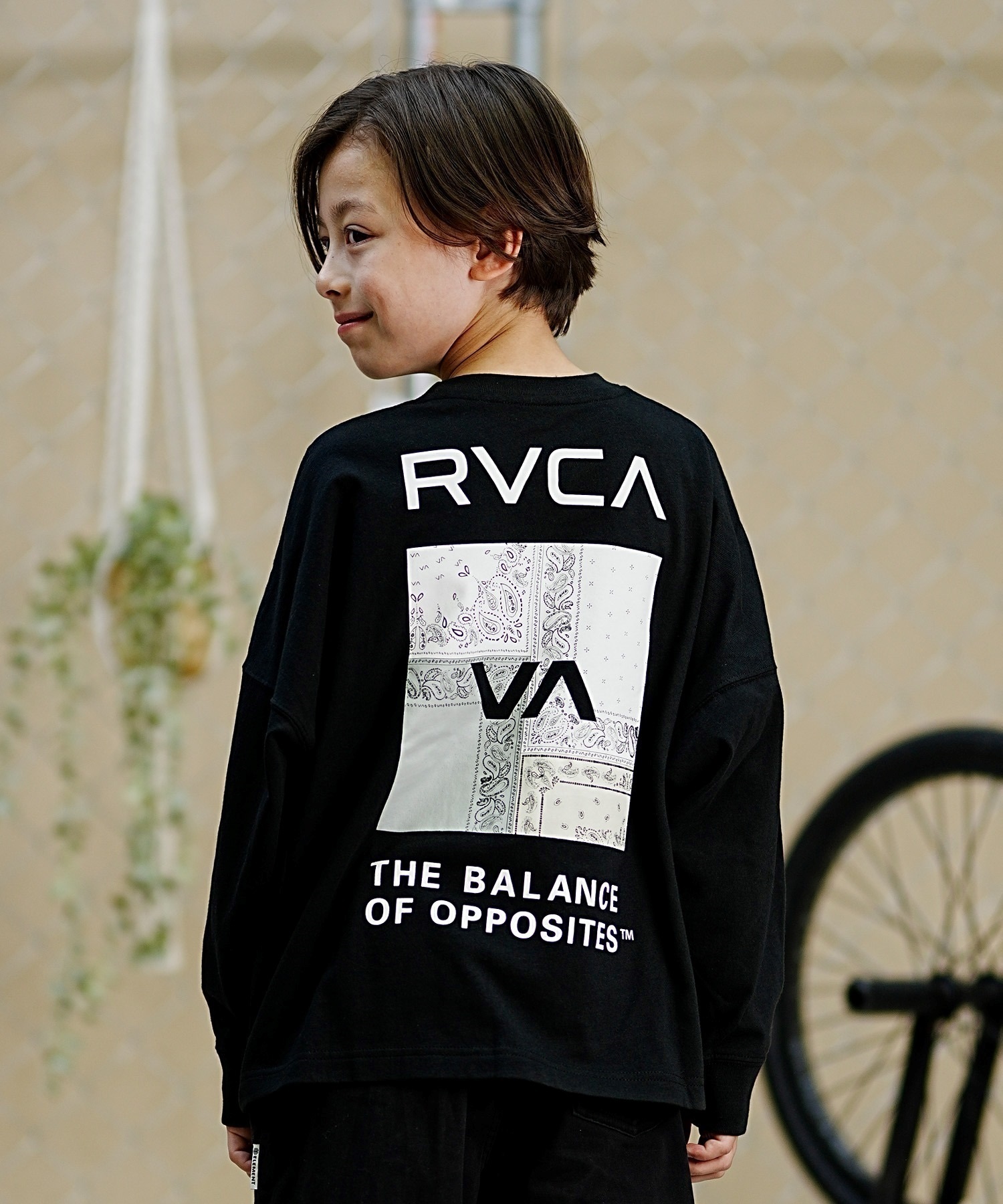 【クーポン対象】RVCA ルーカ キッズ ロングTシャツ ロンT バンダナ柄 130cm?160cm BE045-058(WHT-130cm)