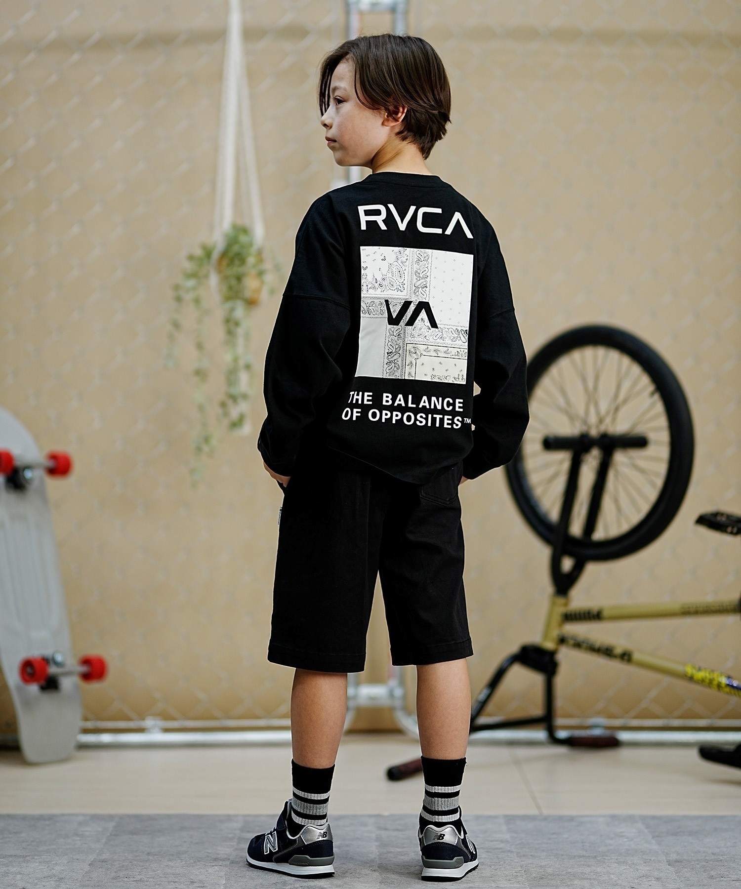 【クーポン対象】RVCA ルーカ キッズ ロングTシャツ ロンT バンダナ柄 130cm?160cm BE045-058(WHT-130cm)