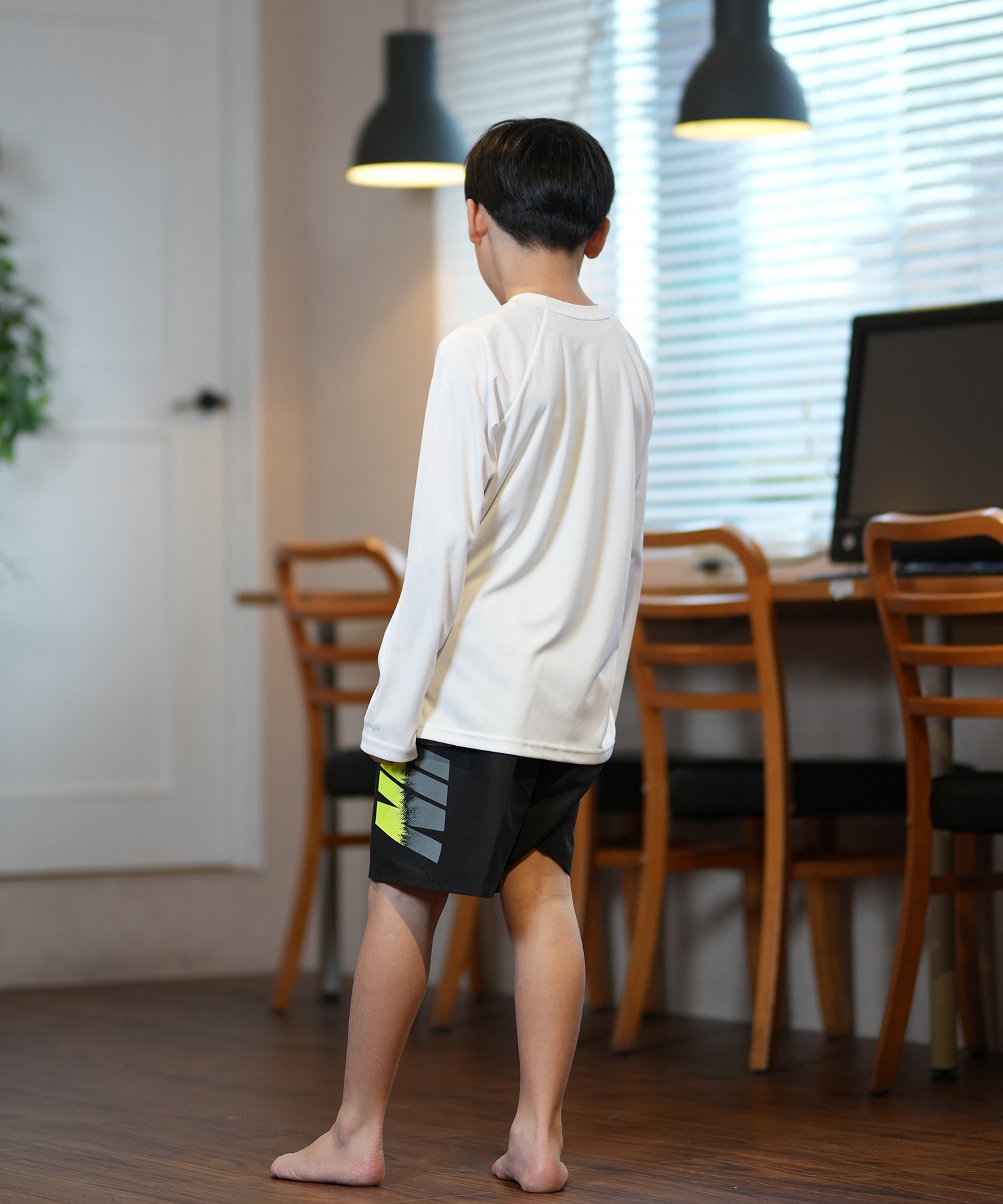 NIKE ナイキ キッズ ラッシュガード 長袖 ソリッド ロングスリーブ