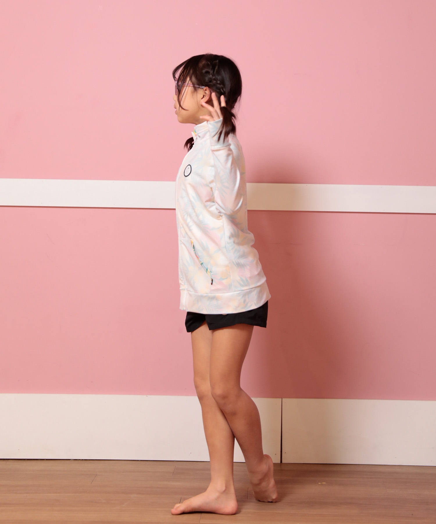 正規品★STL★大人気★ラッシュガード フラワーホワイト/追跡付 正規品☆STL☆大人気☆ラッシュガード フラワーホワイト/追跡付