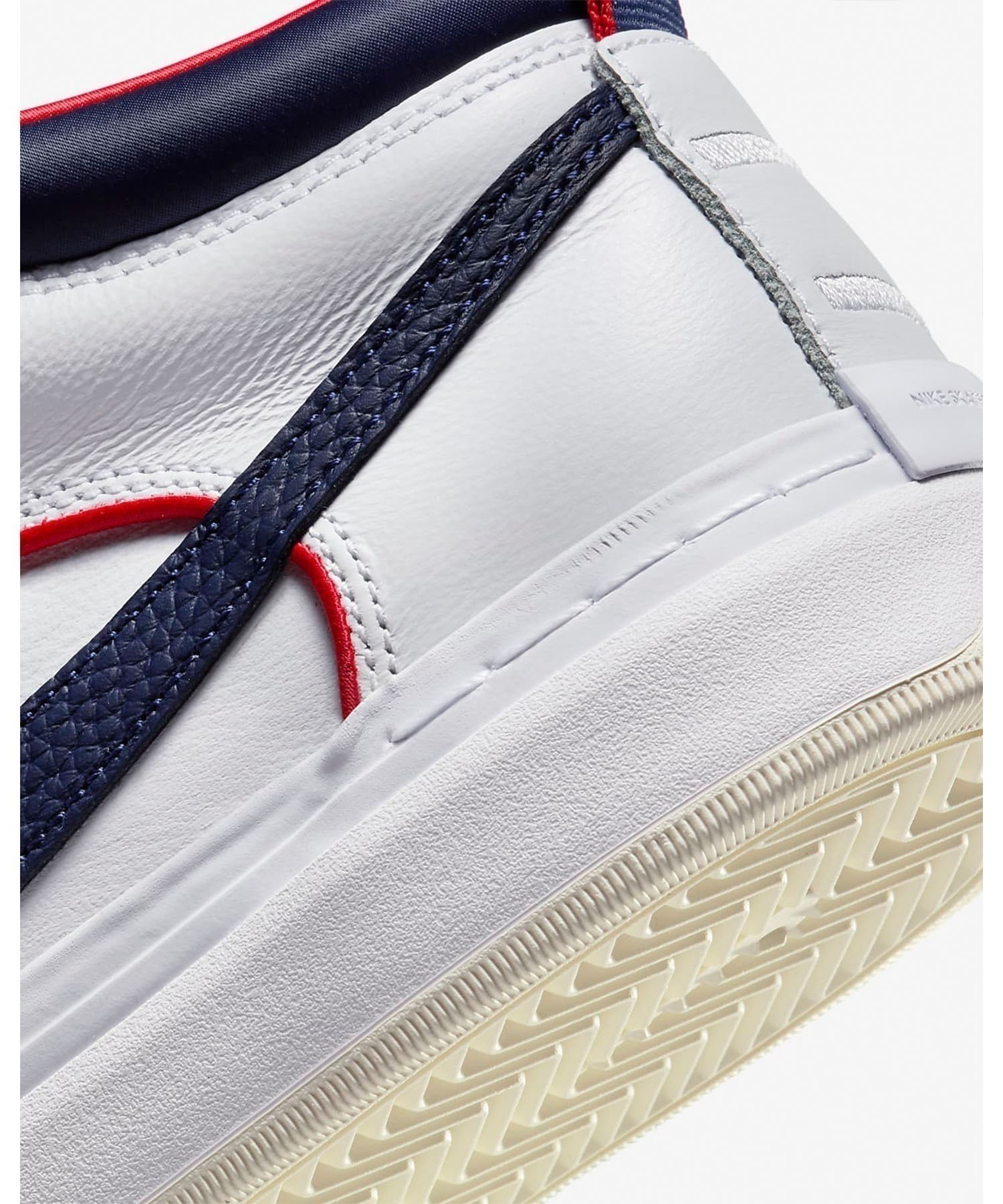 NIKE SB/ ナイキエスビーリアクト LEO PRM メンズ レディース