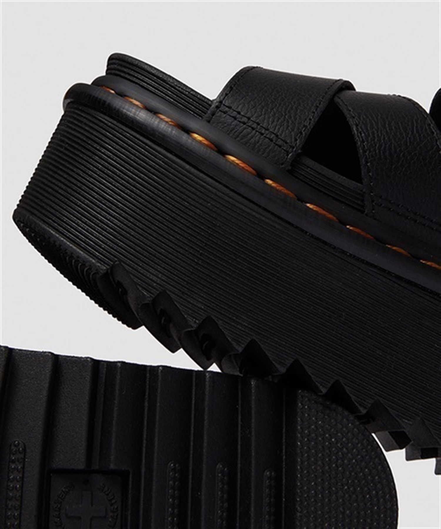 Dr Martens ドクターマーチン VOSS II QUAD ヴォス クワッド