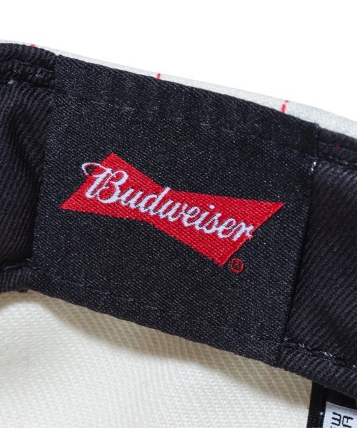 NEW ERA/ニューエラ キャップ 9FORTY Budweiser バドワイザー Bロゴ クロームホワイトピンストライプ ラディアントレッドバイザー 13534544(WHIST-F)